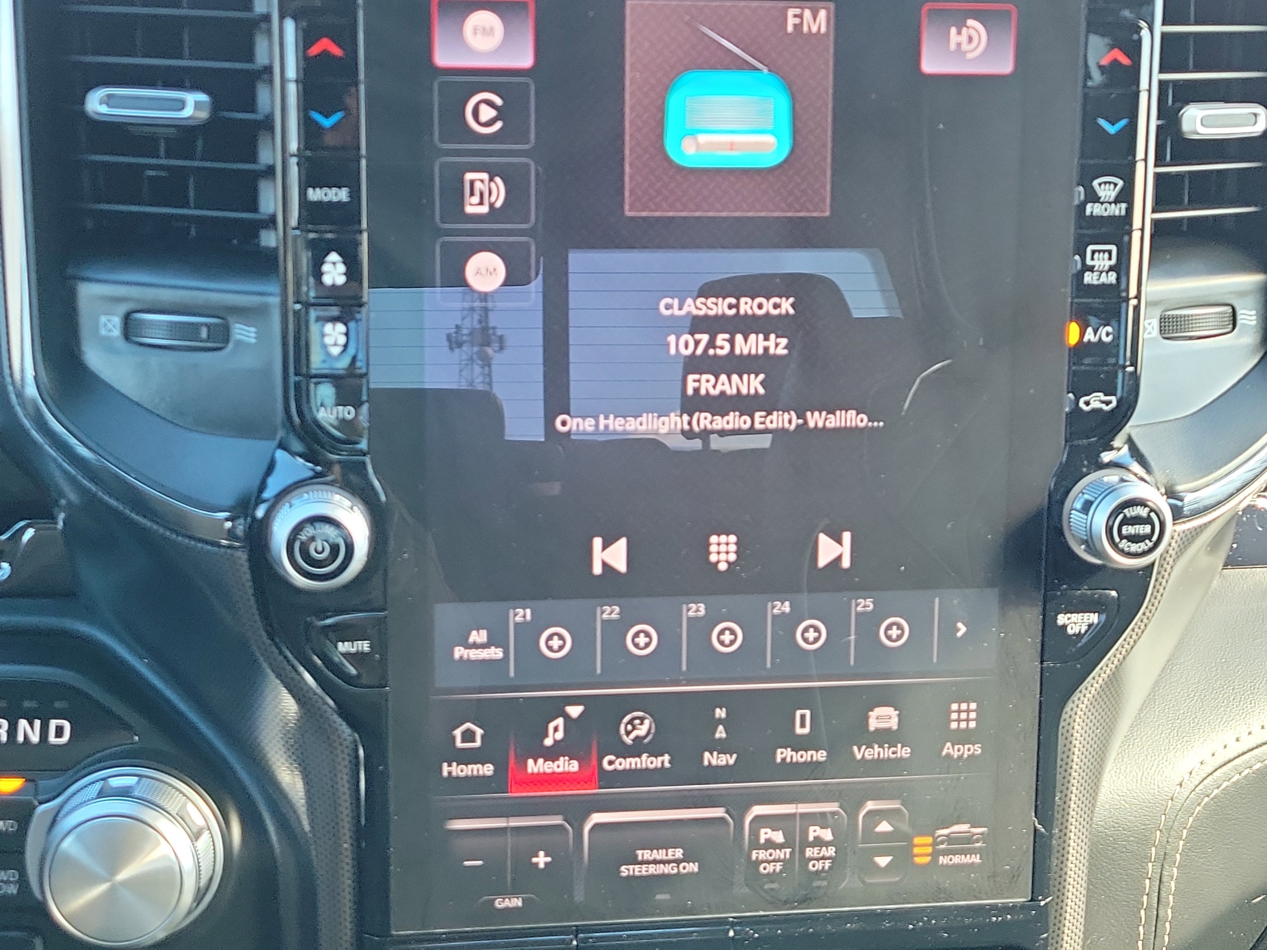 2025 RAM 1500 Limited Crew Cab 4x4 5'7" Box