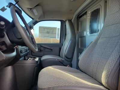 2025 GMC Savana Cutaway 3500 1WT