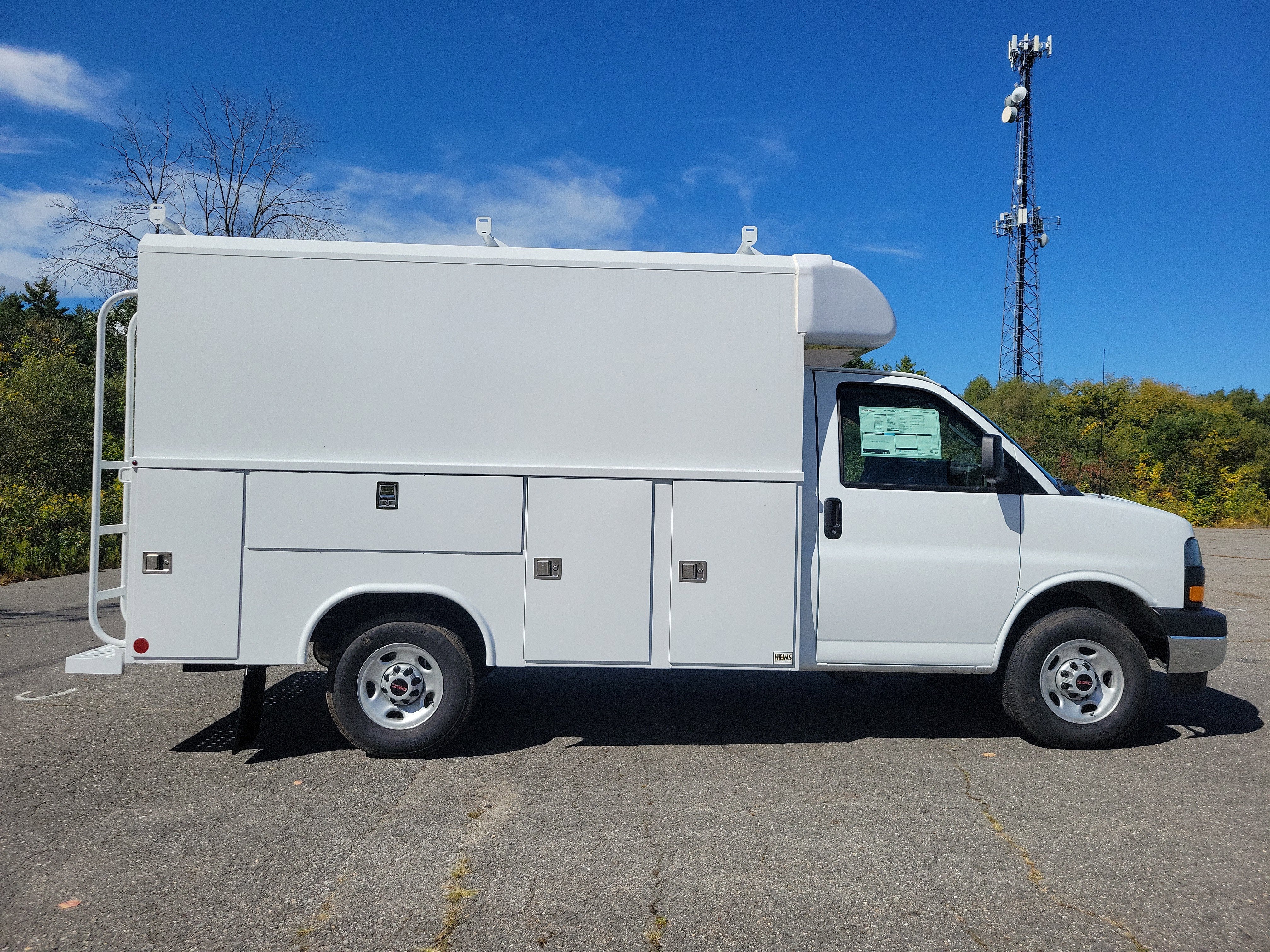 2025 GMC Savana Cutaway 3500 1WT