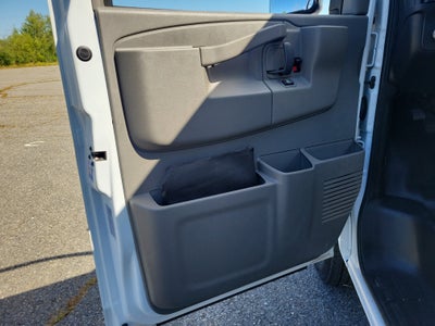 2025 GMC Savana Cutaway 3500 1WT