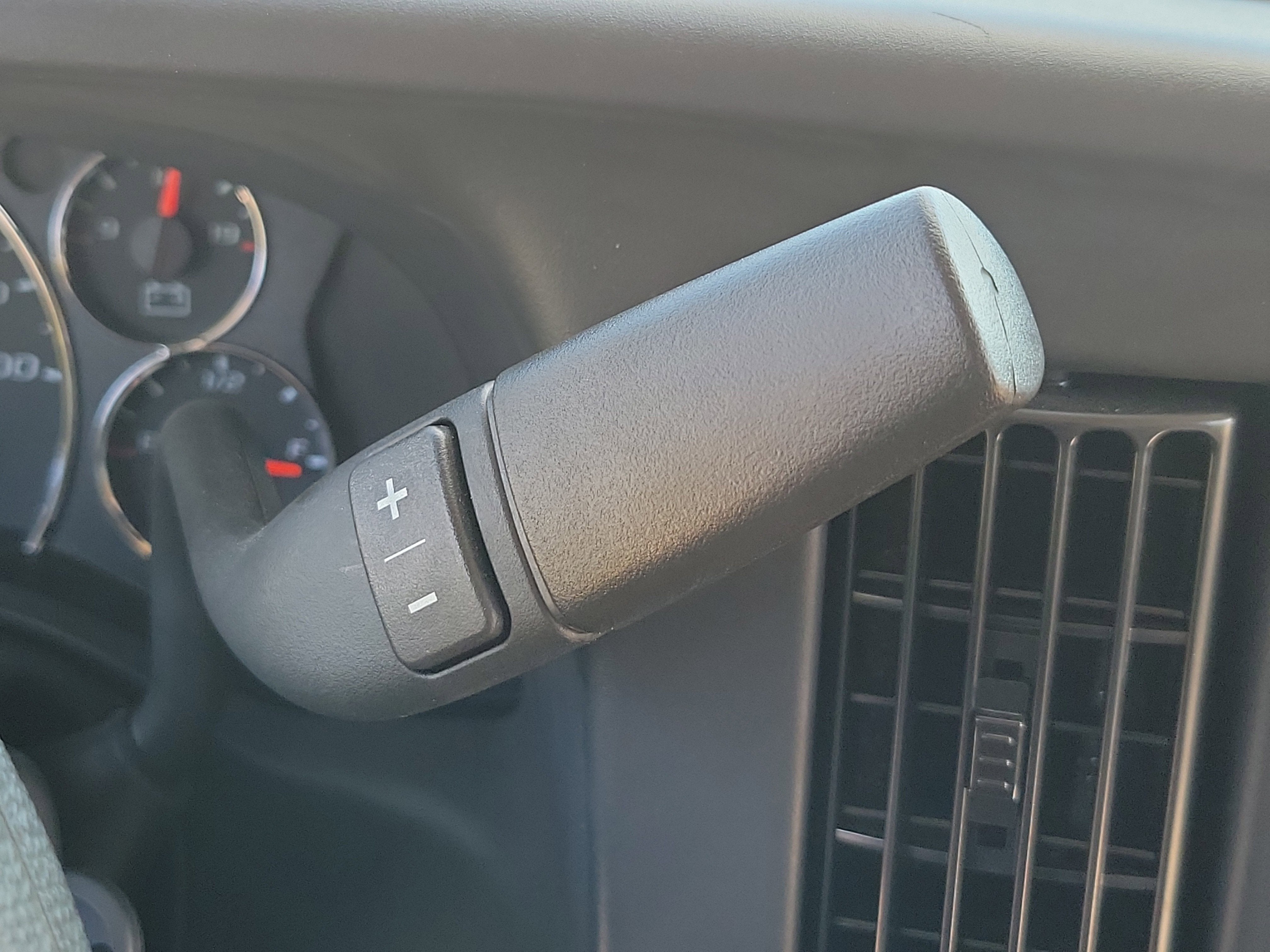 2025 GMC Savana Cutaway 3500 1WT