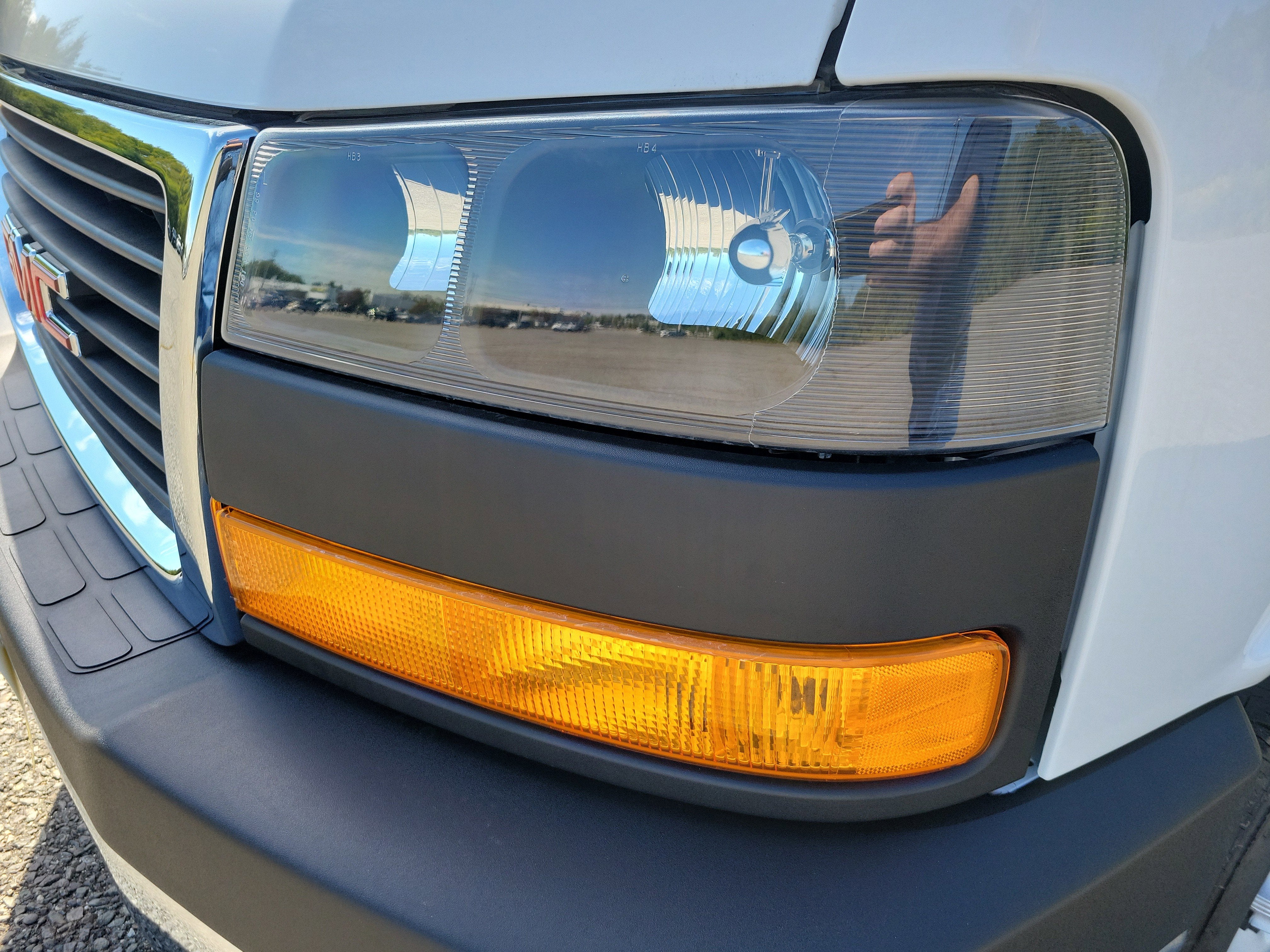 2025 GMC Savana Cutaway 3500 1WT