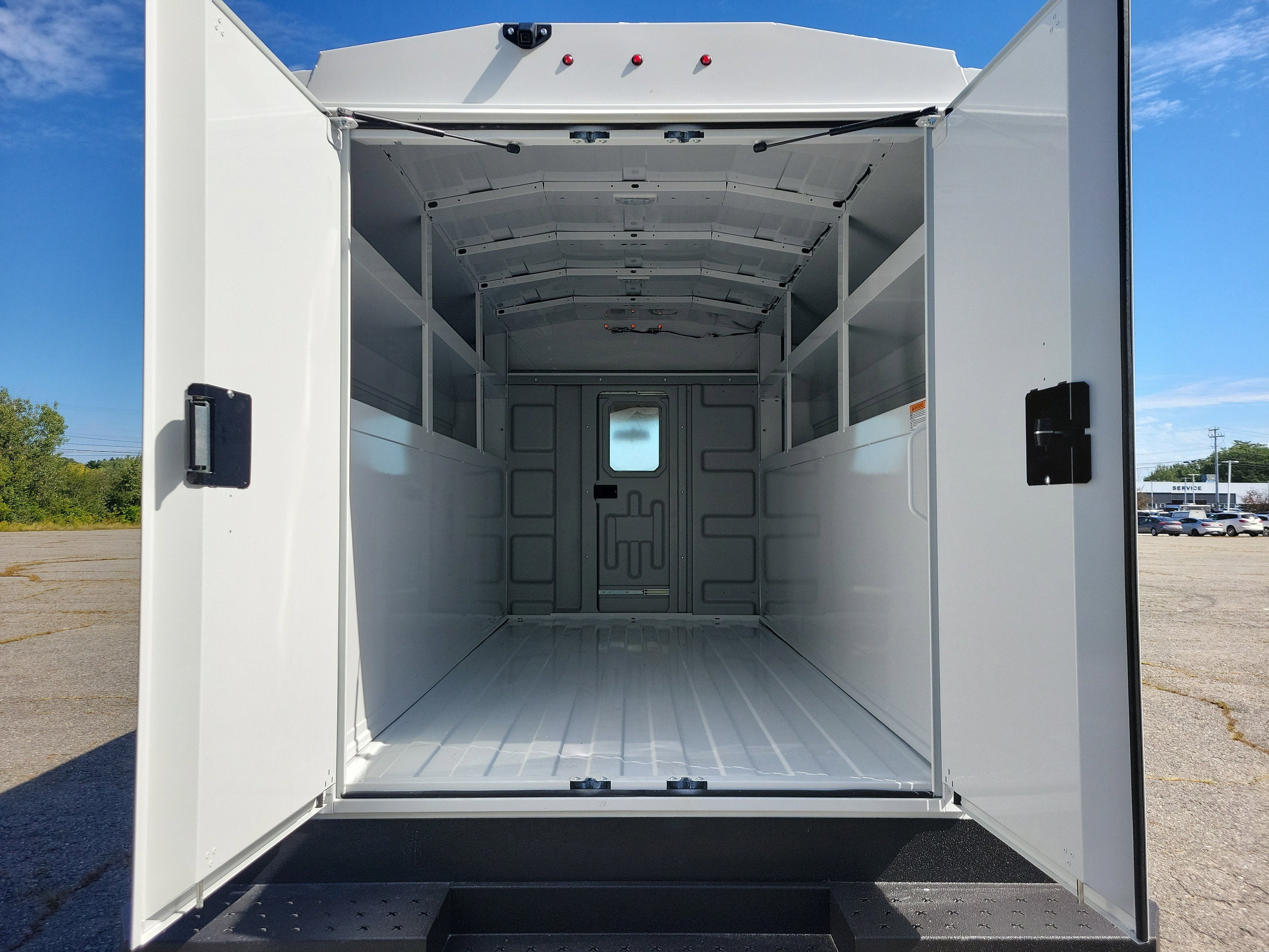 2025 GMC Savana Cutaway 3500 1WT