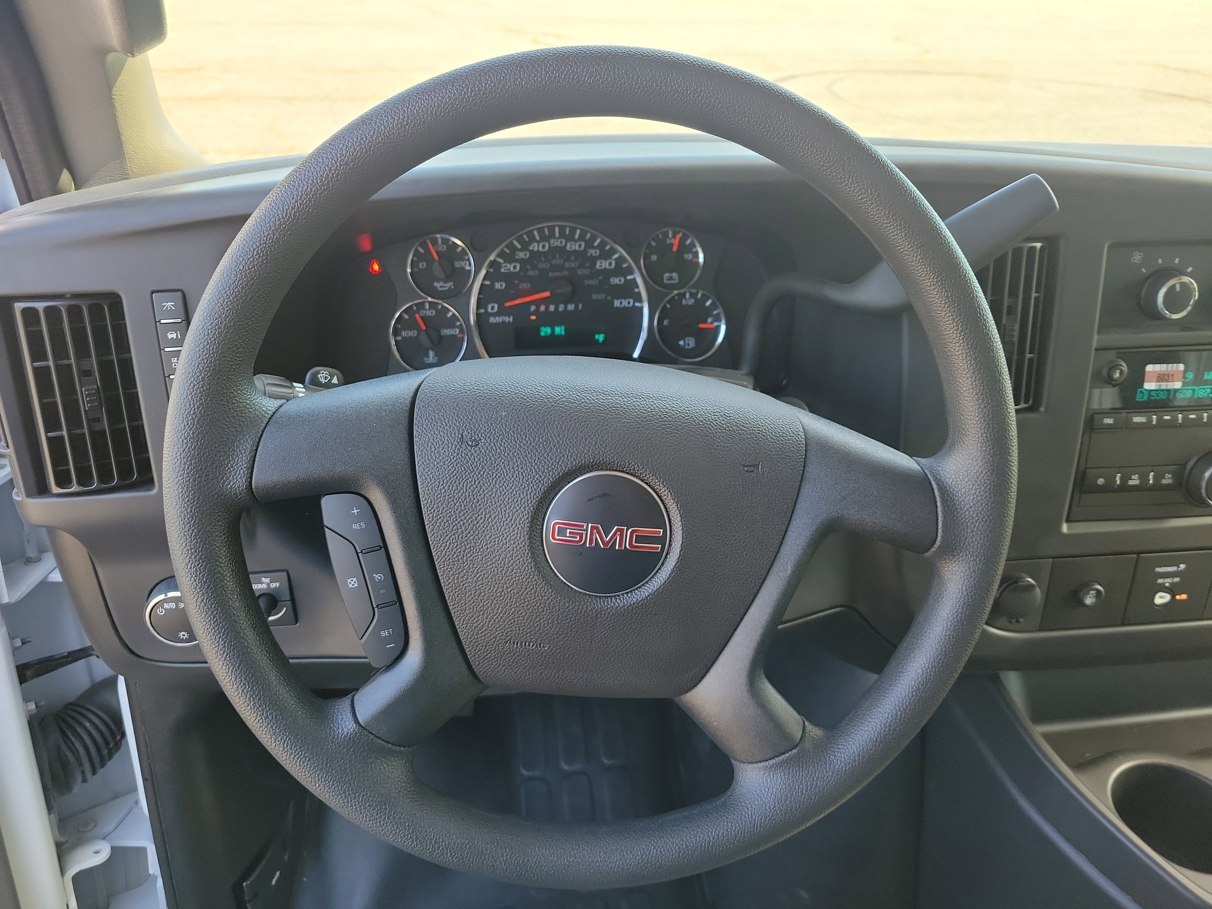 2025 GMC Savana Cutaway 3500 1WT