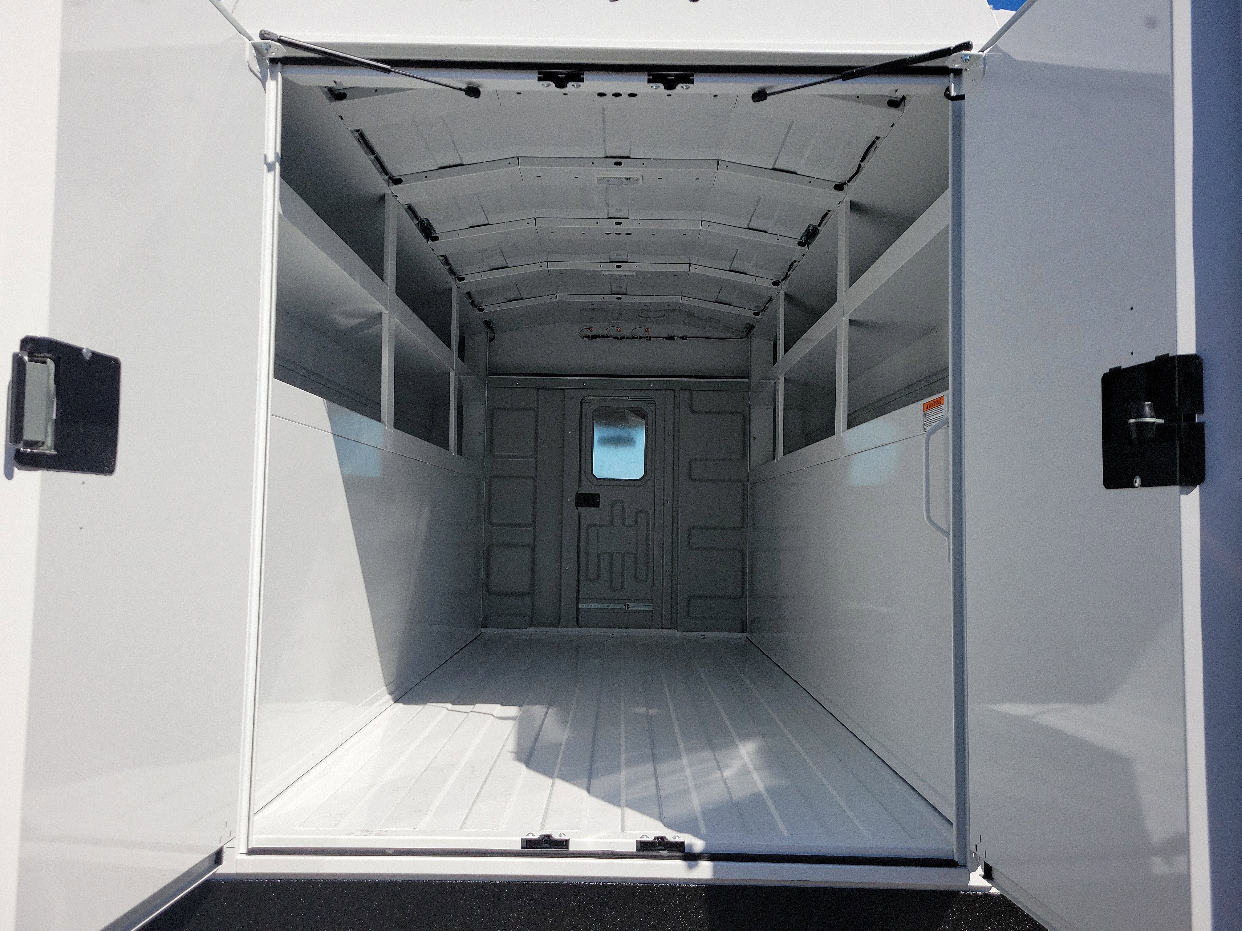 2025 GMC Savana Cutaway 3500 1WT