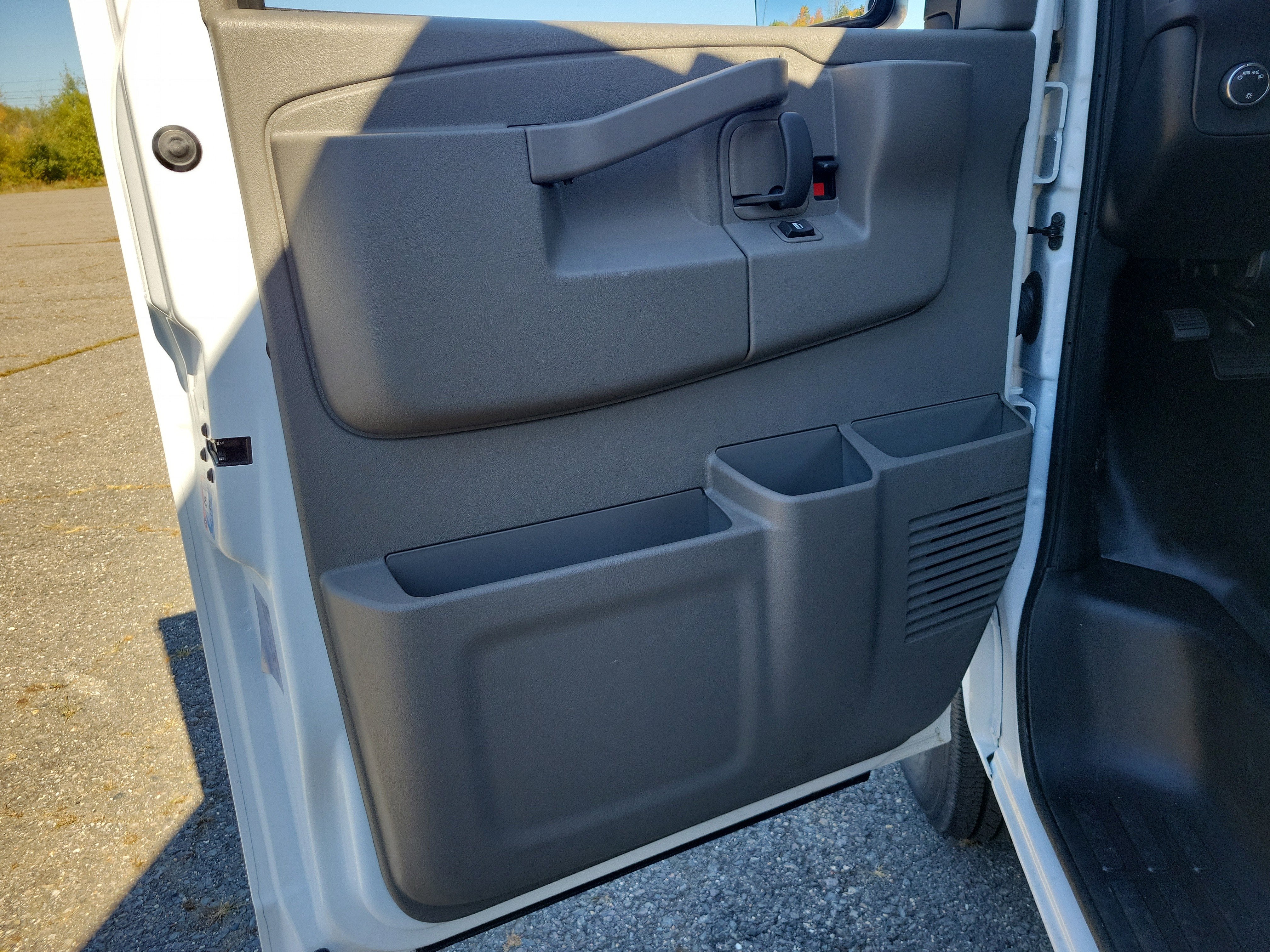 2025 GMC Savana Cutaway 3500 1WT