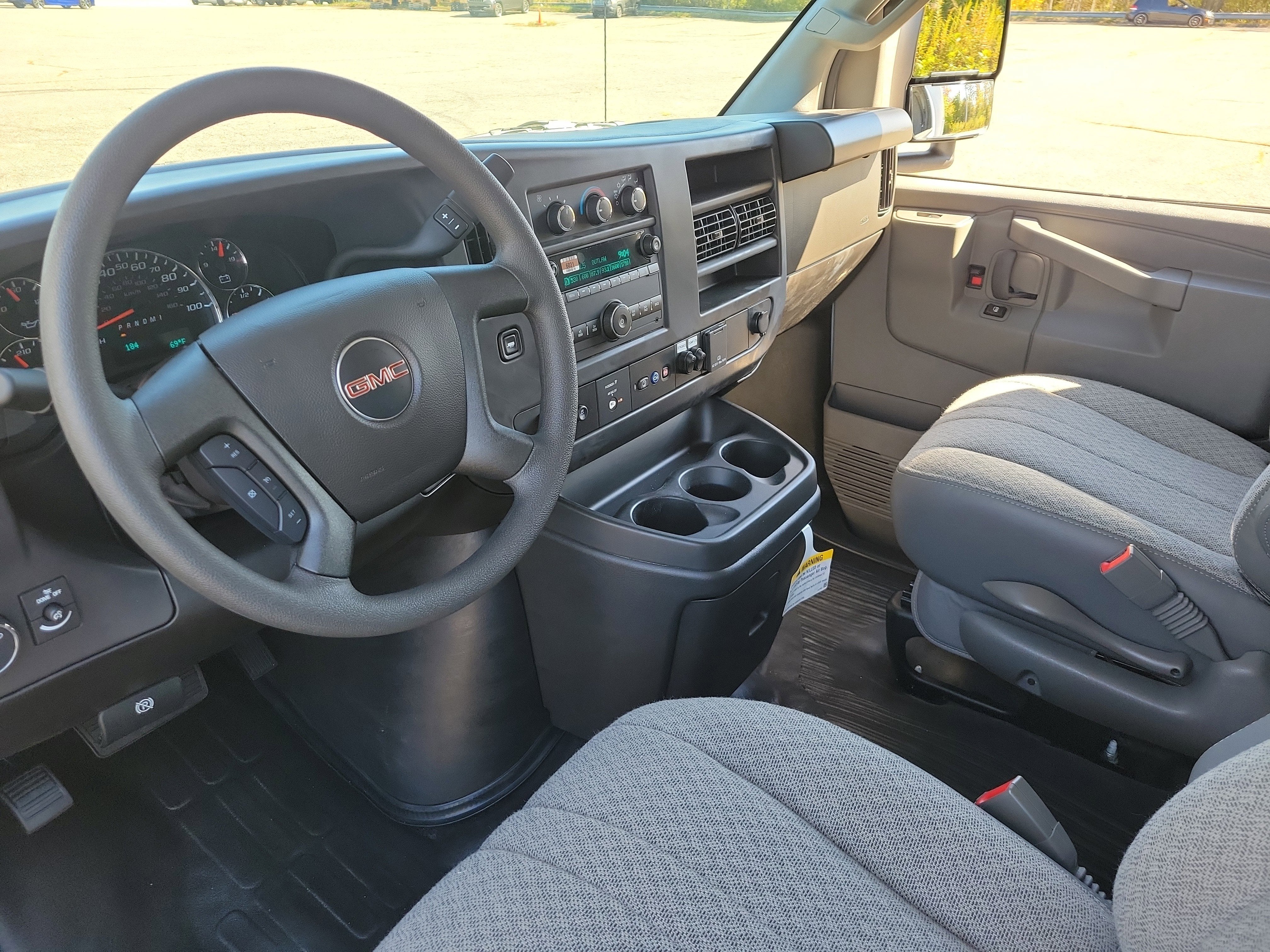 2025 GMC Savana Cutaway 3500 1WT