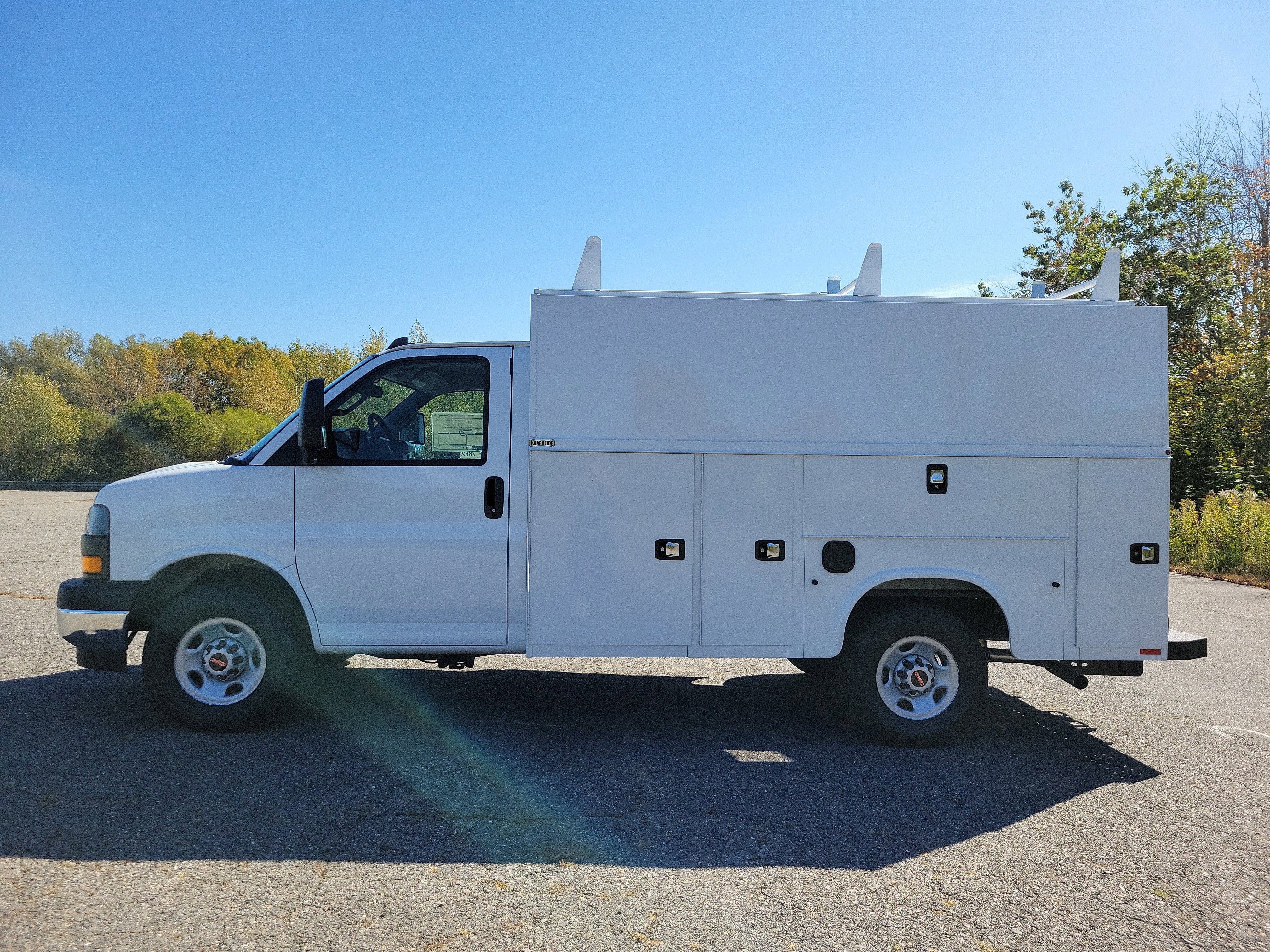 2025 GMC Savana Cutaway 3500 1WT