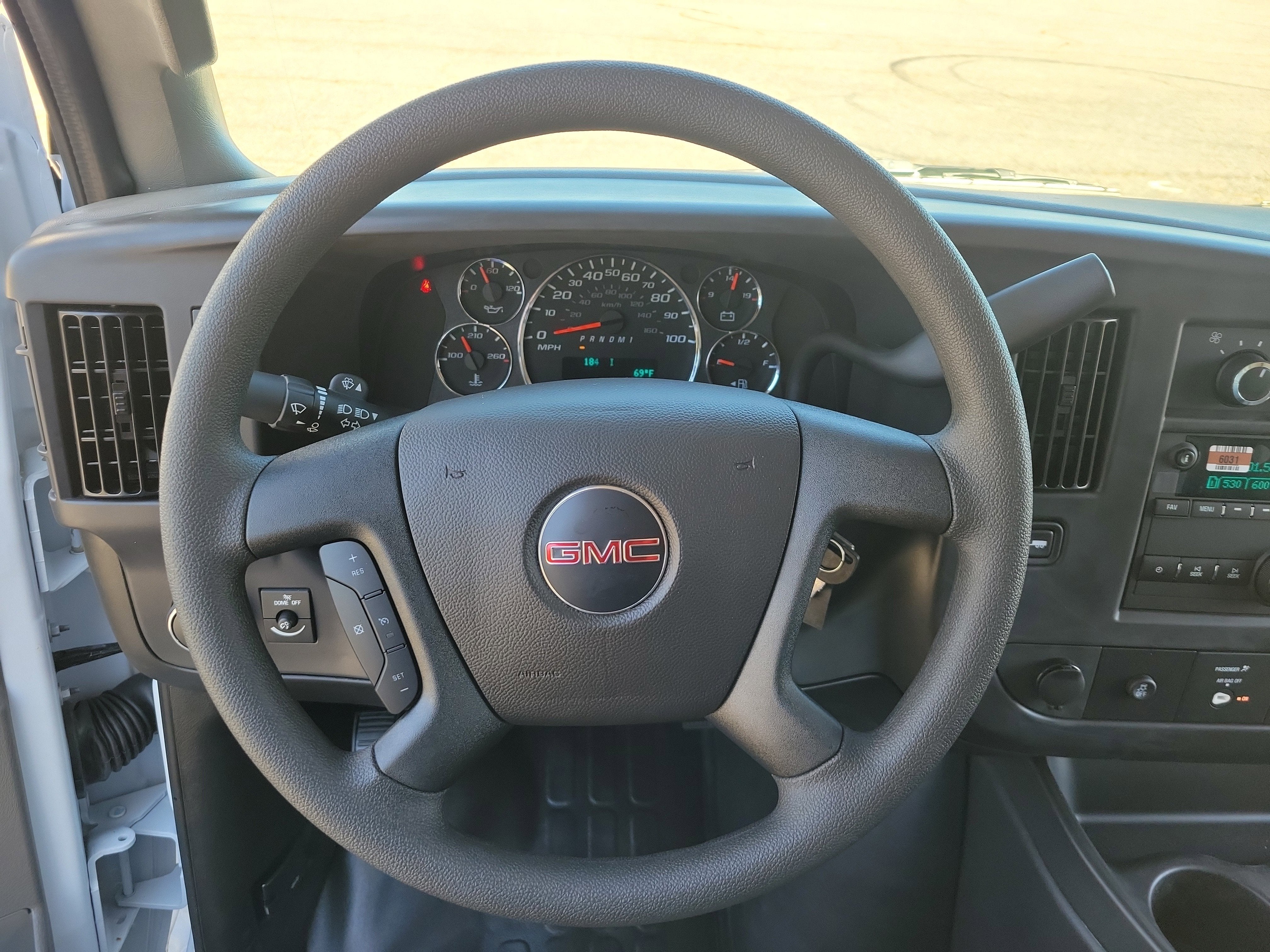 2025 GMC Savana Cutaway 3500 1WT