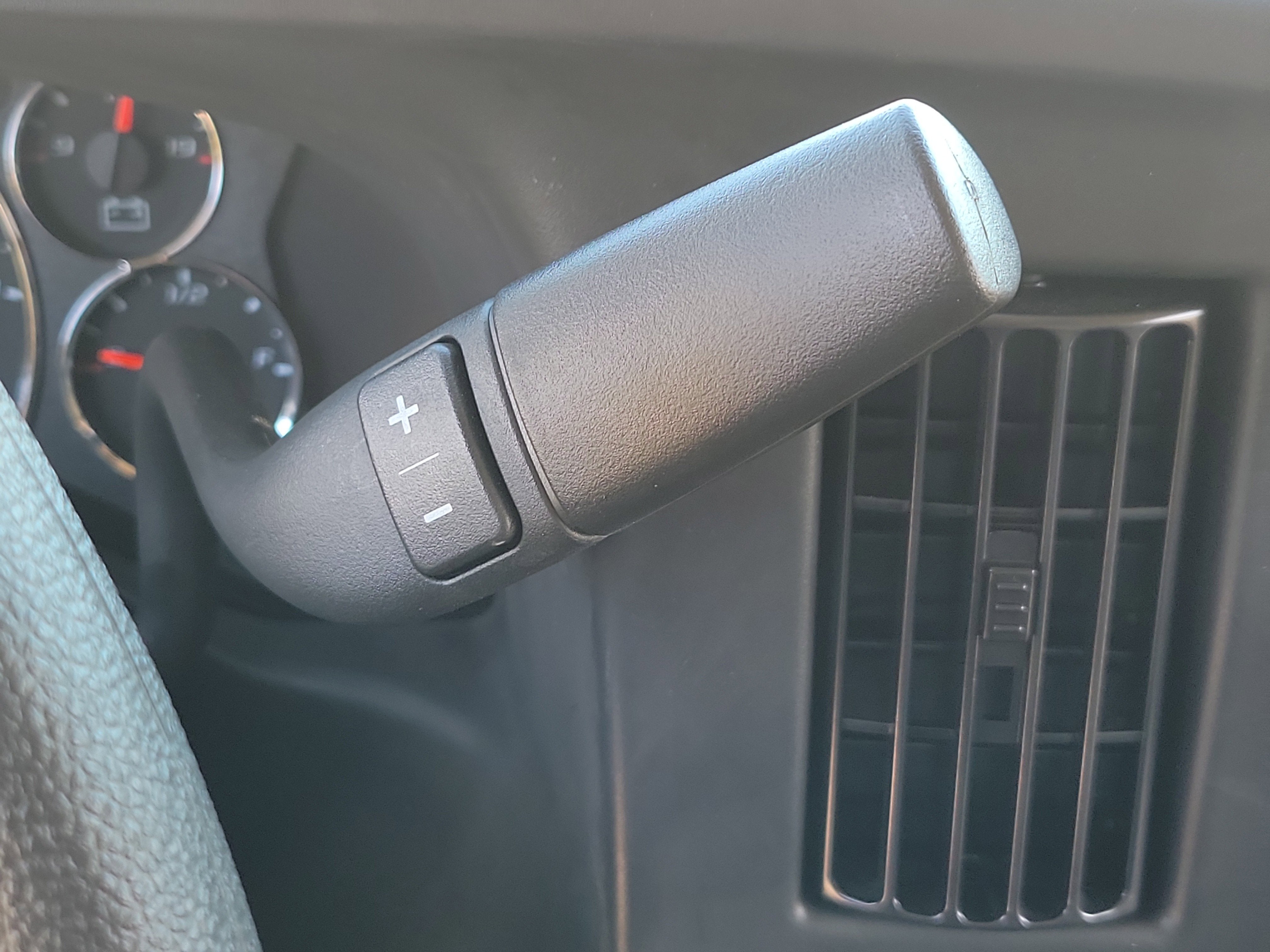 2025 GMC Savana Cutaway 3500 1WT