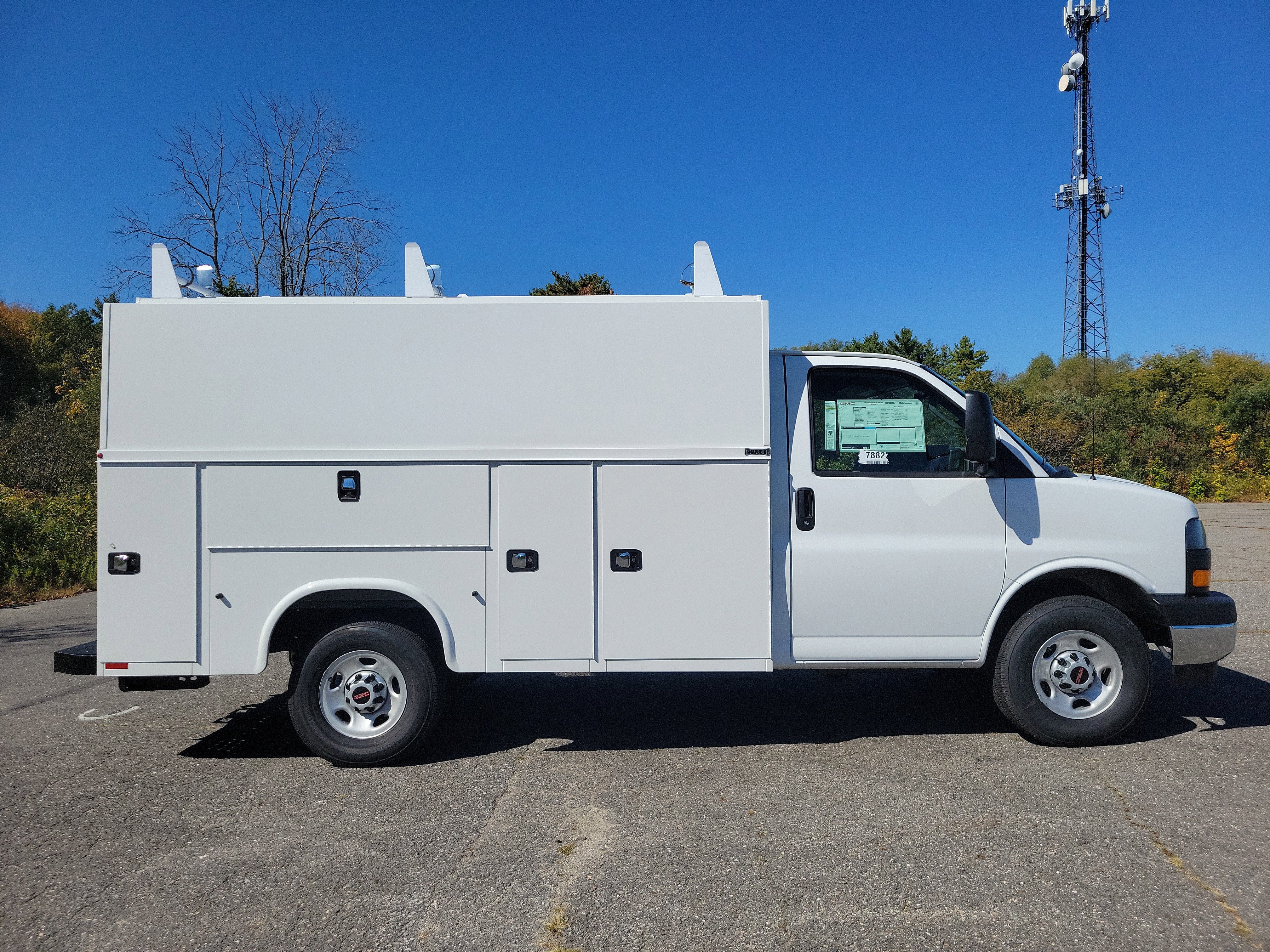 2025 GMC Savana Cutaway 3500 1WT