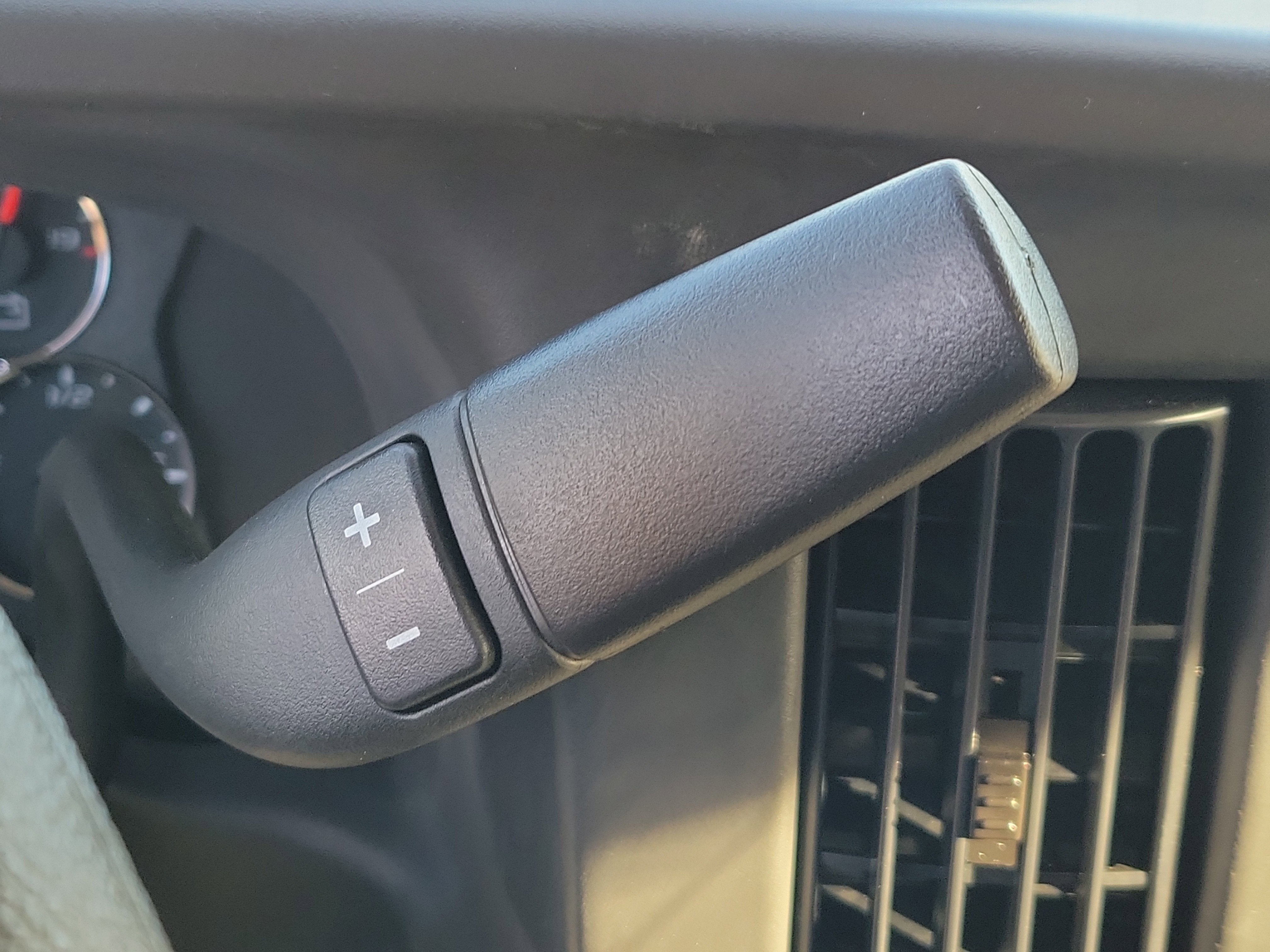 2025 GMC Savana Cutaway 3500 1WT