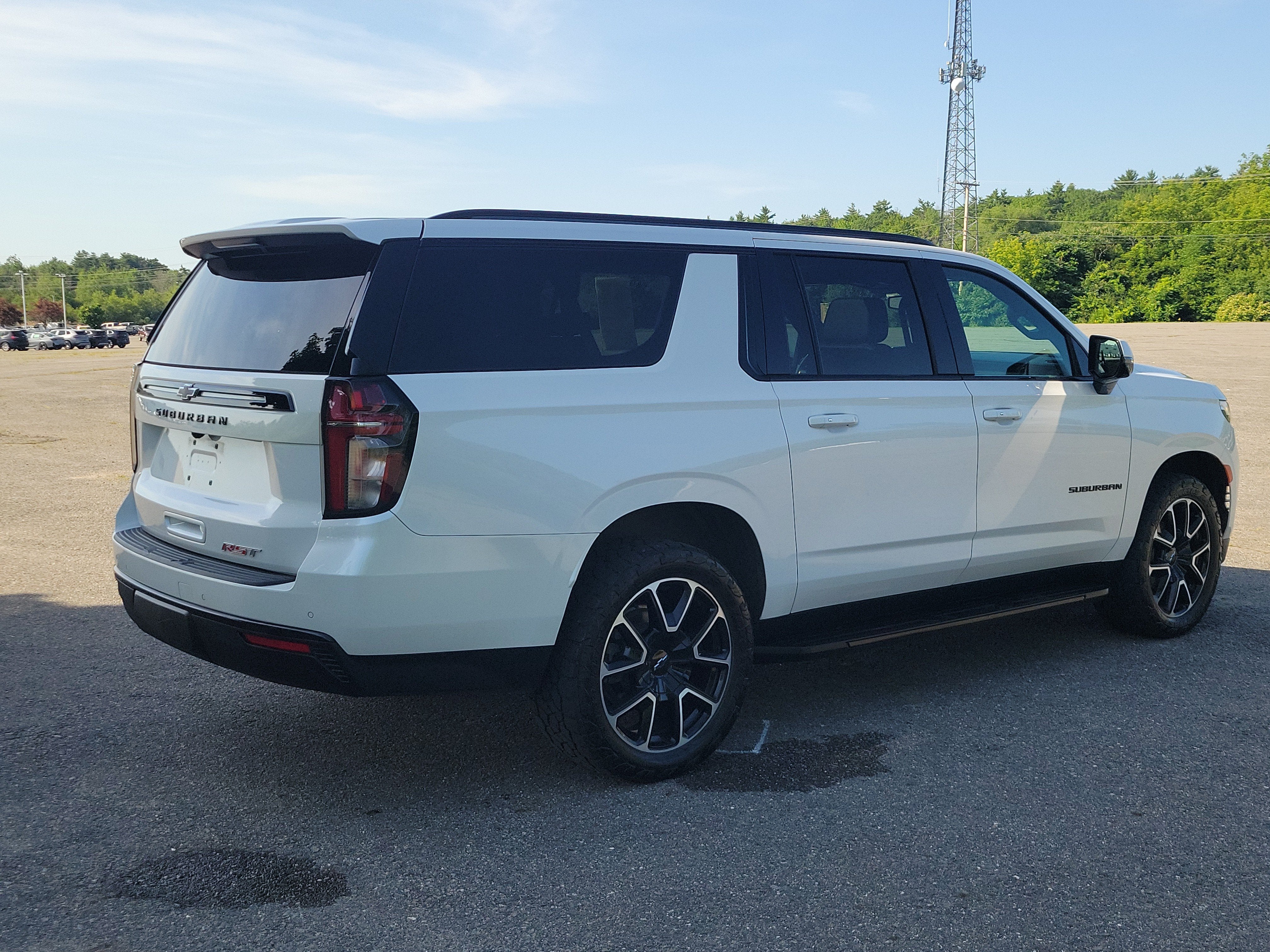 2023 Chevrolet Suburban RST