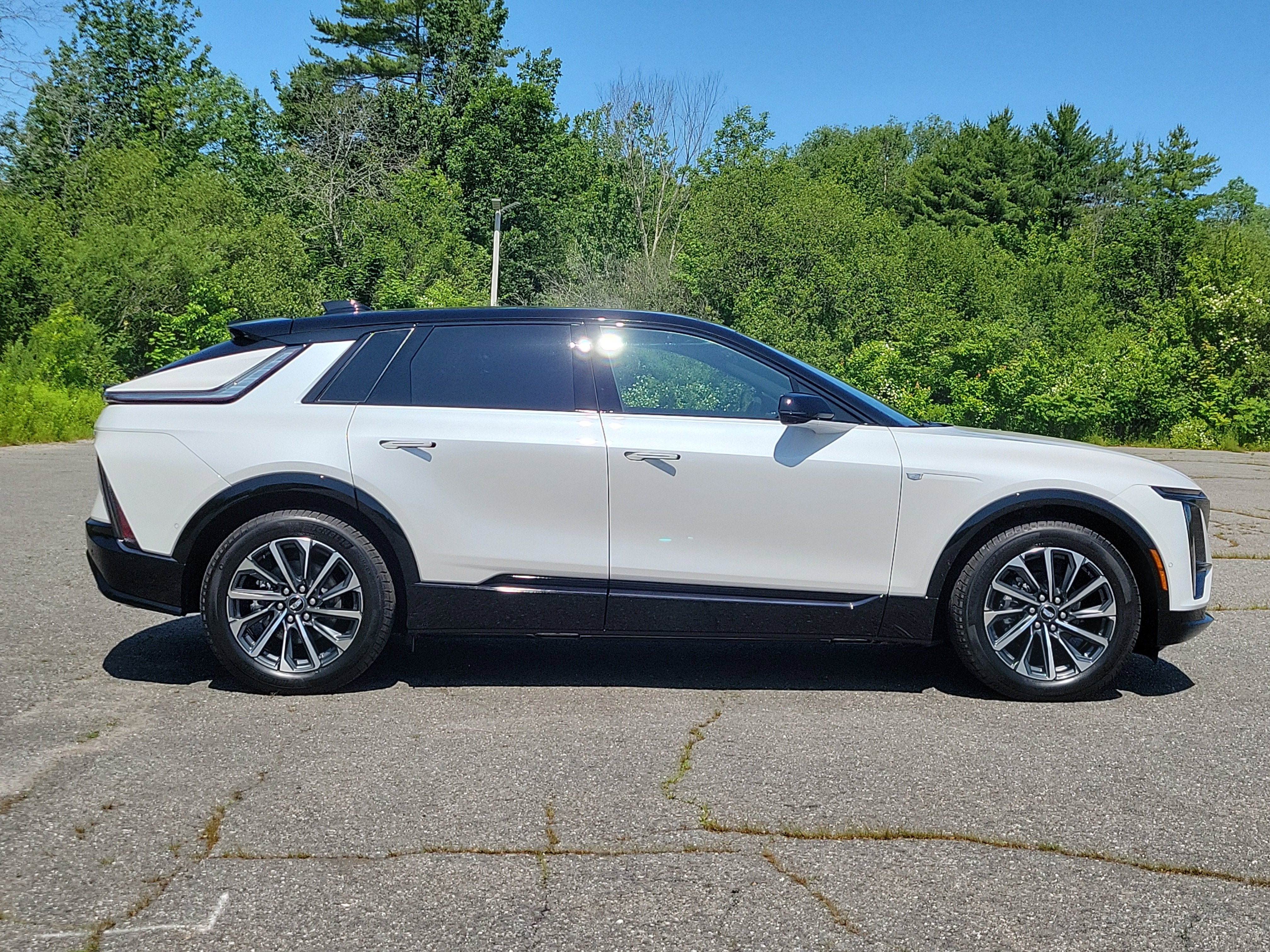 2025 Cadillac LYRIQ Sport 2