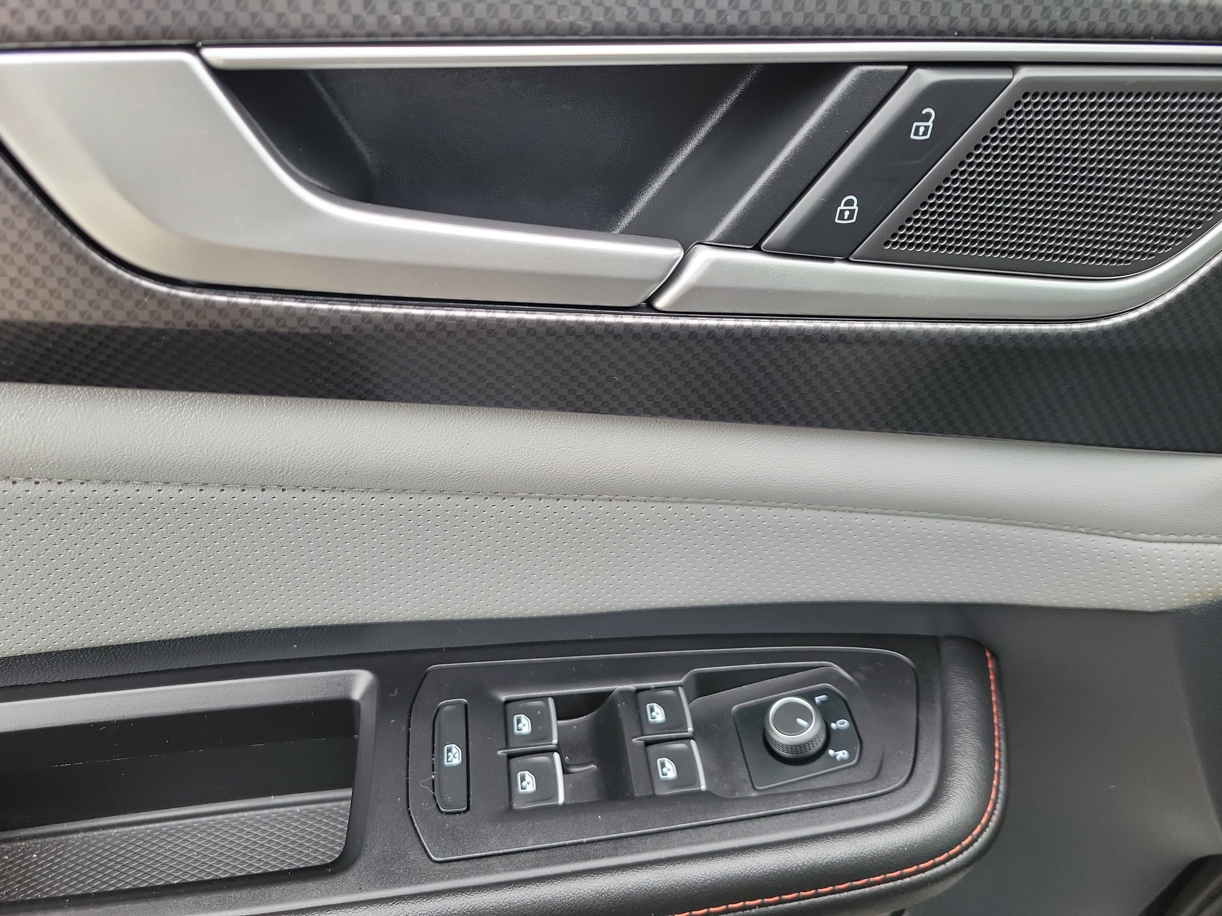 2024 Volkswagen Atlas 2.0T Peak Edition SEL