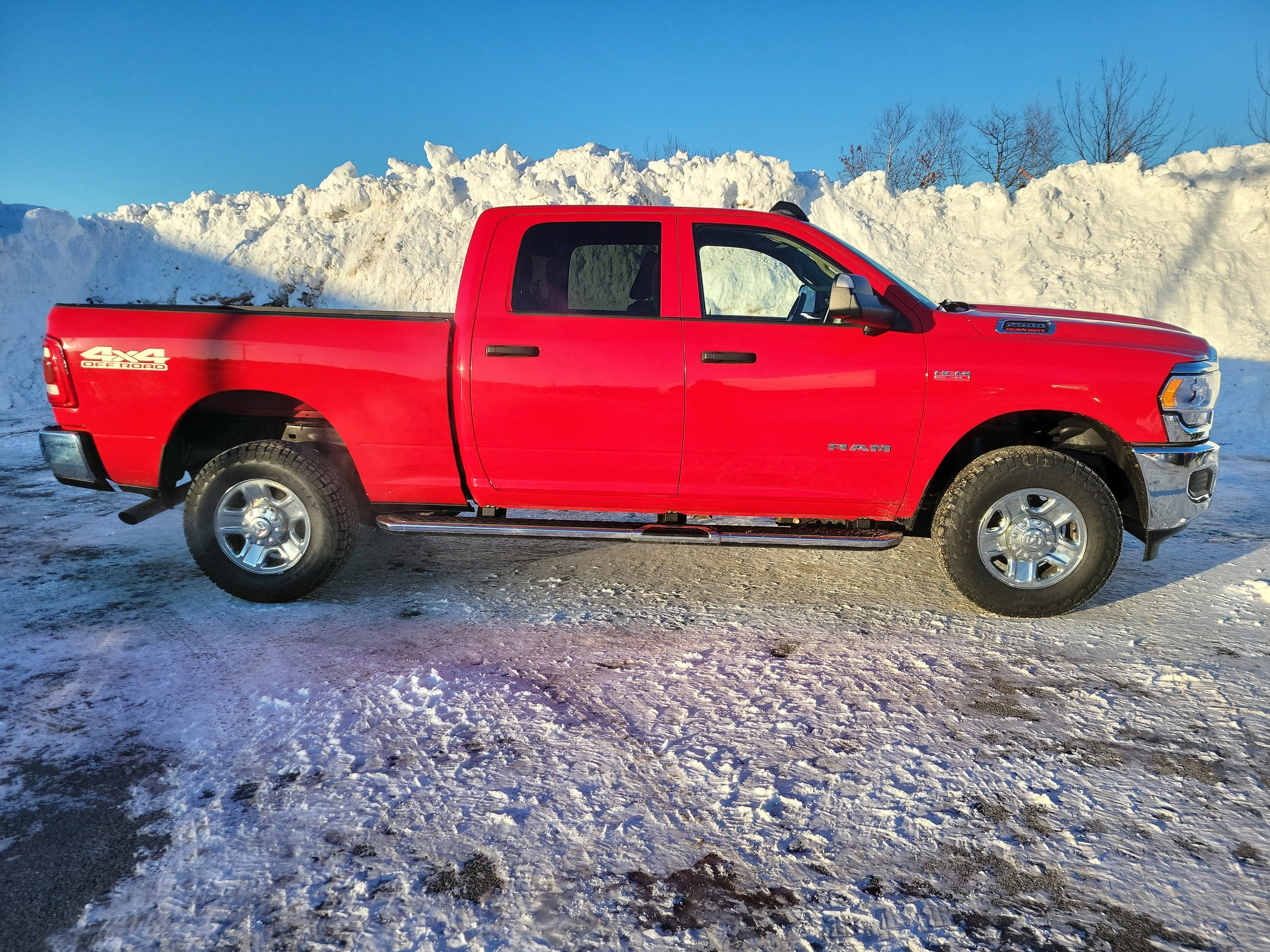 2020 RAM 2500 Tradesman Crew Cab 4X4 6'4" Box