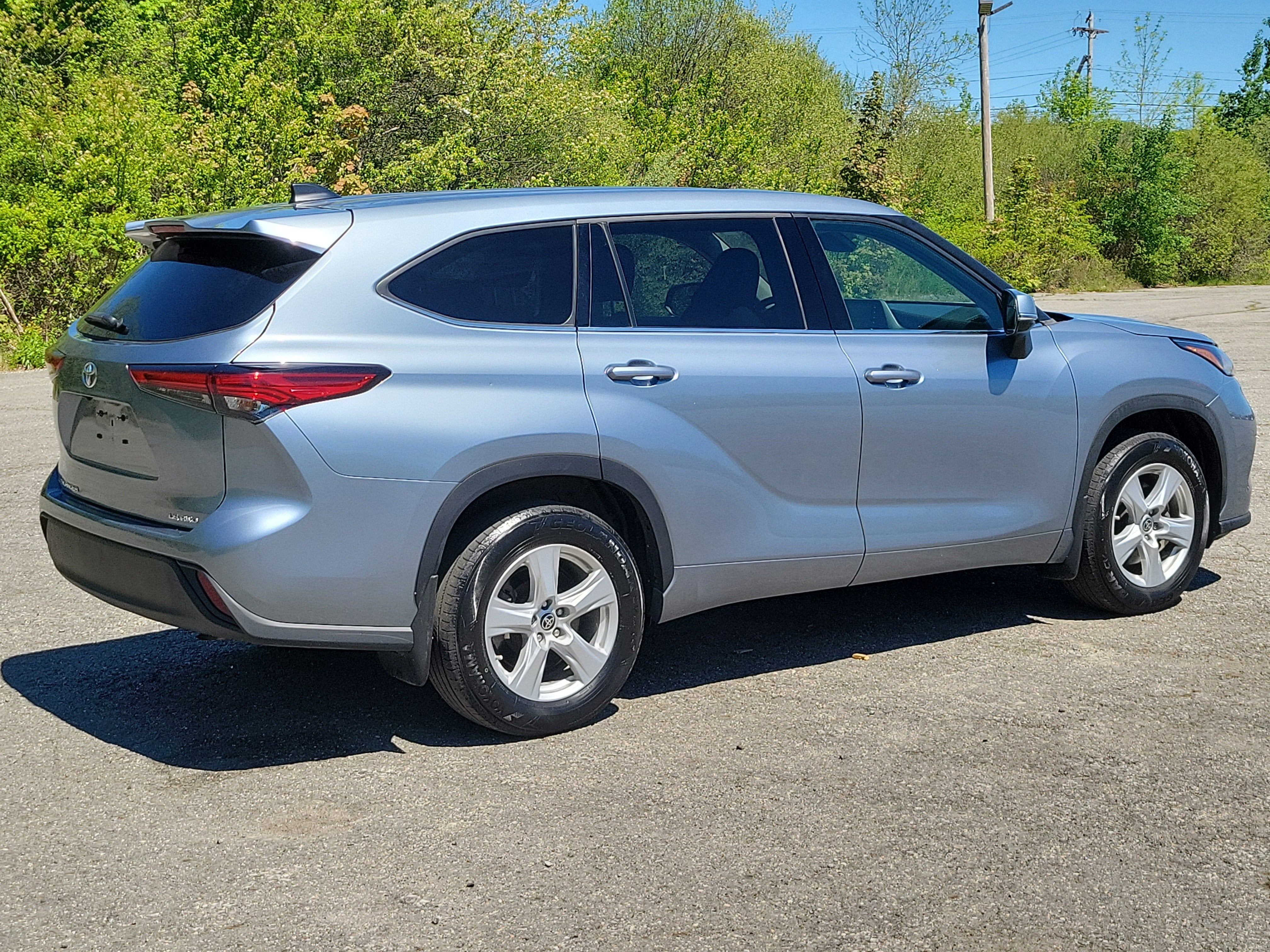 2022 Toyota Highlander LE