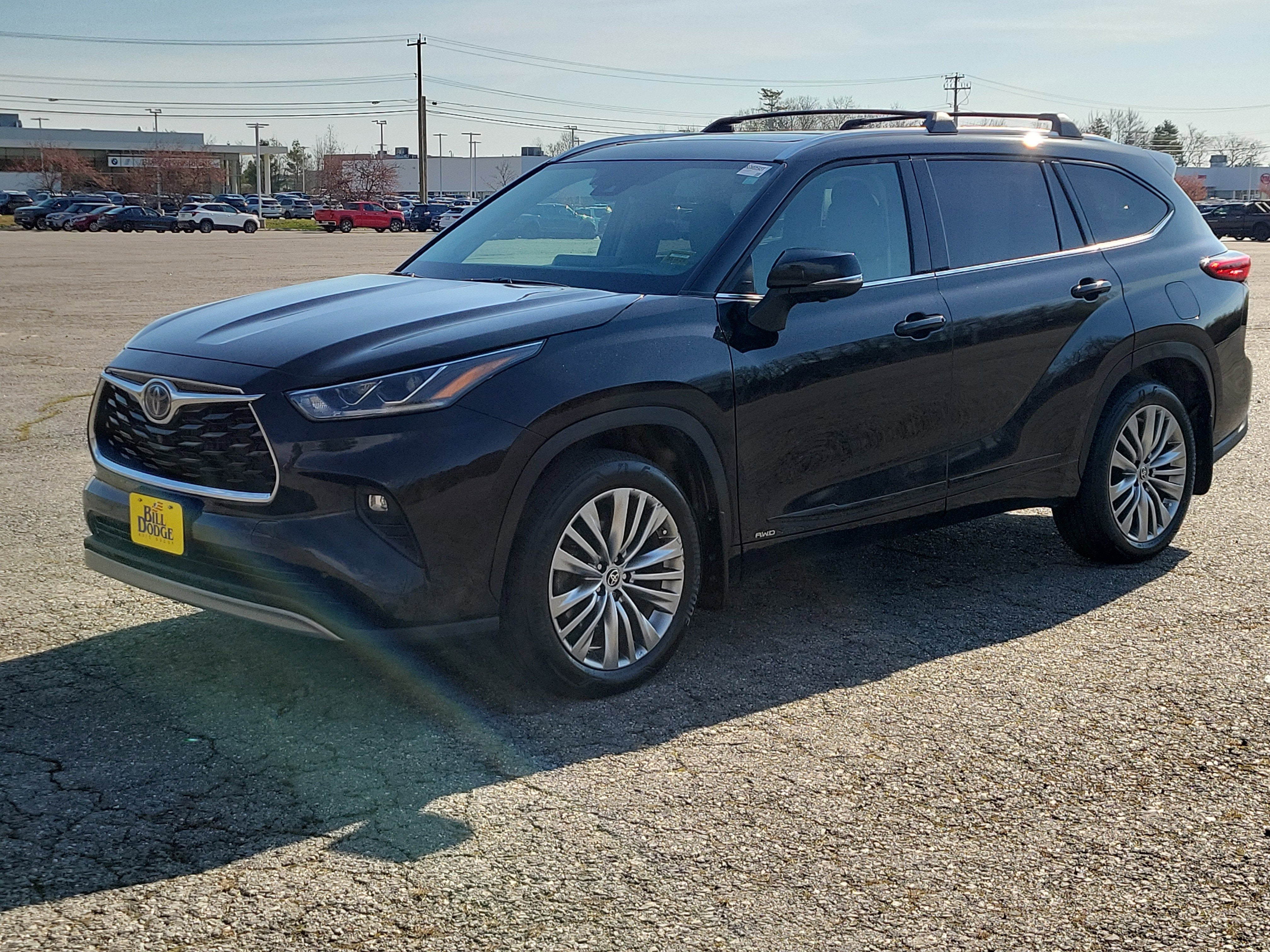 2023 Toyota Highlander Hybrid Platinum