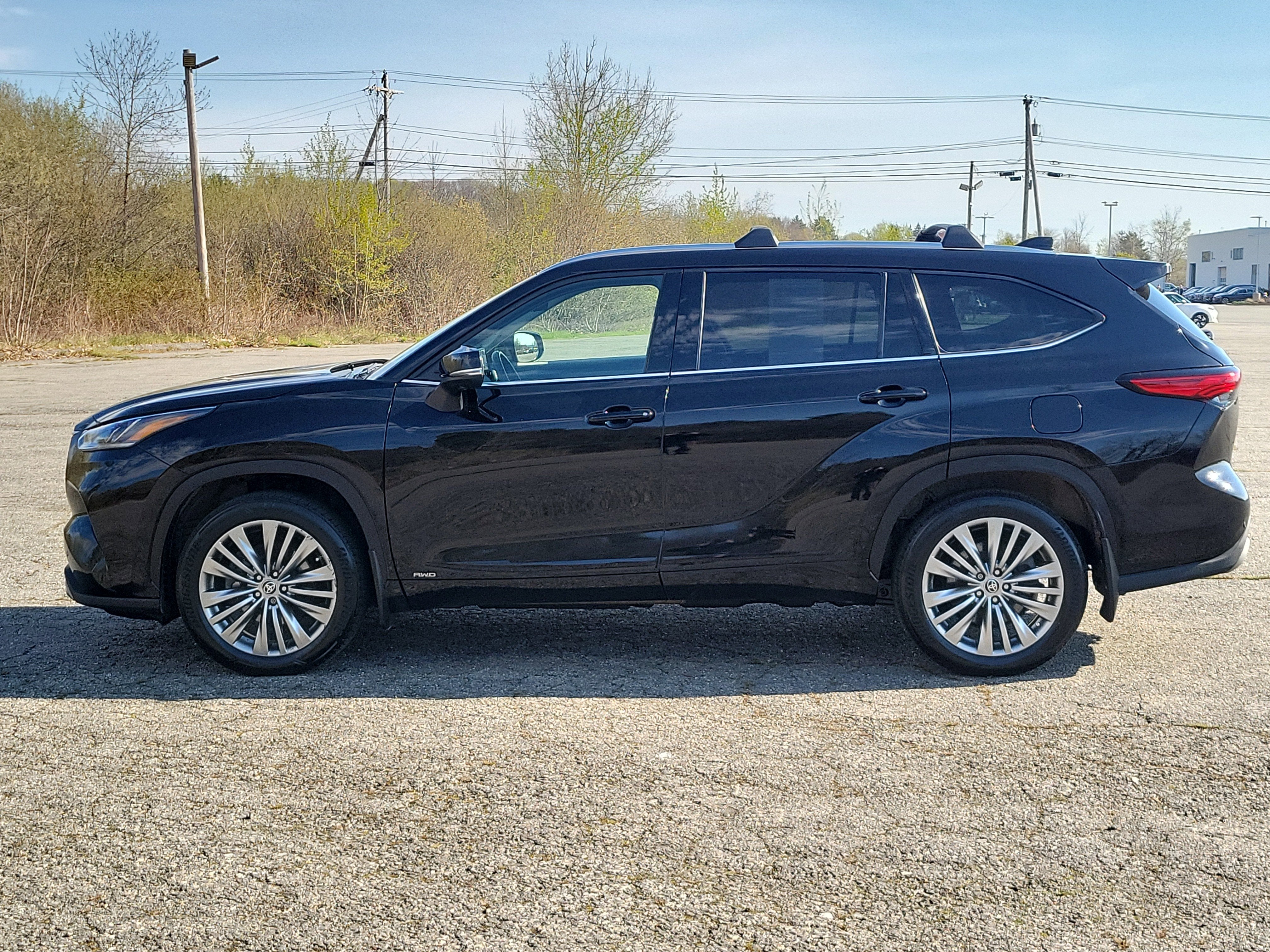 2023 Toyota Highlander Hybrid Platinum