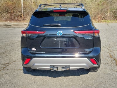 2023 Toyota Highlander Hybrid Platinum
