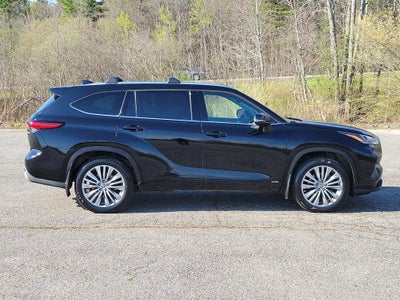 2023 Toyota Highlander Hybrid Platinum