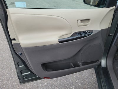 2011 Toyota Sienna LE V6