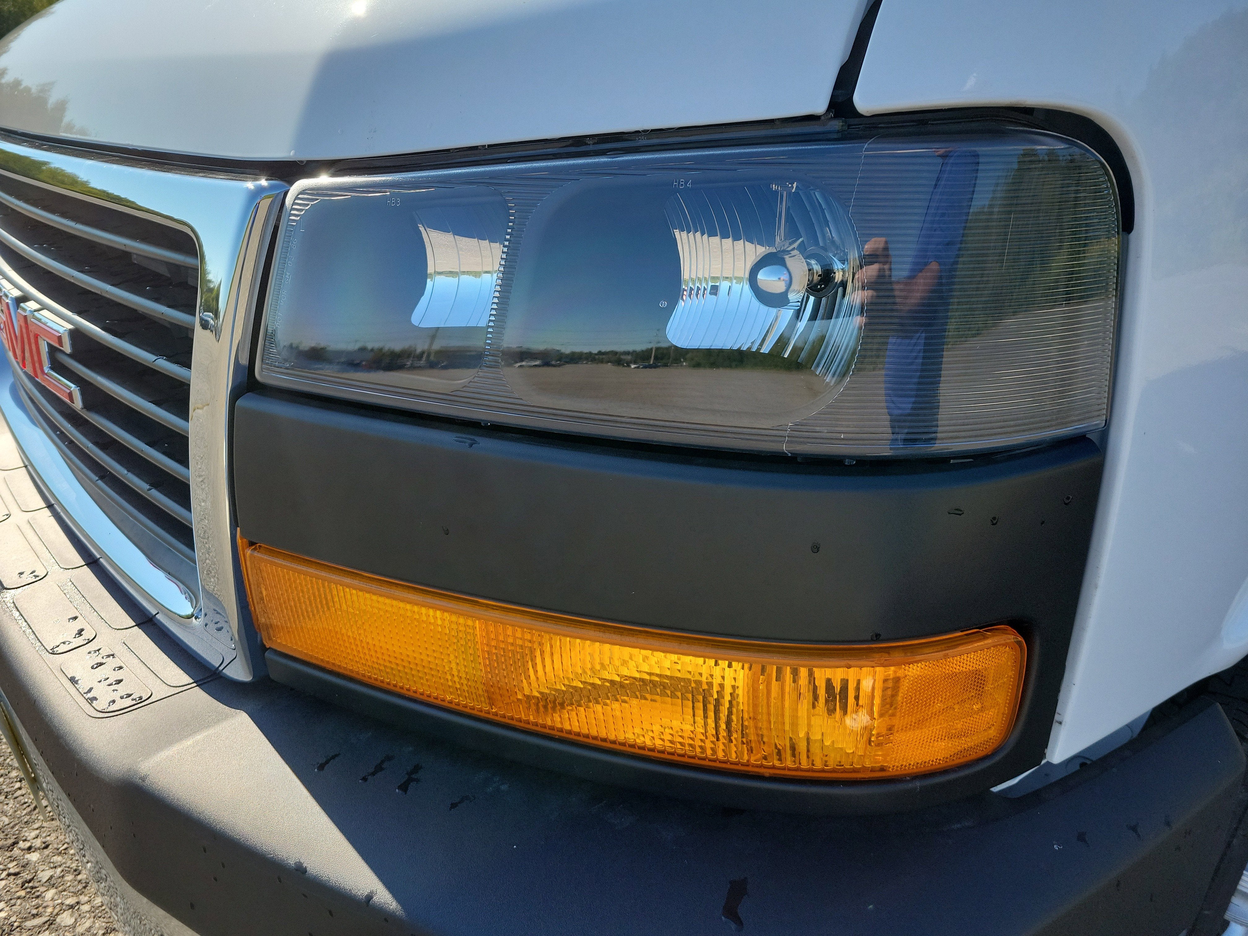 2025 GMC Savana Cutaway 3500 1WT