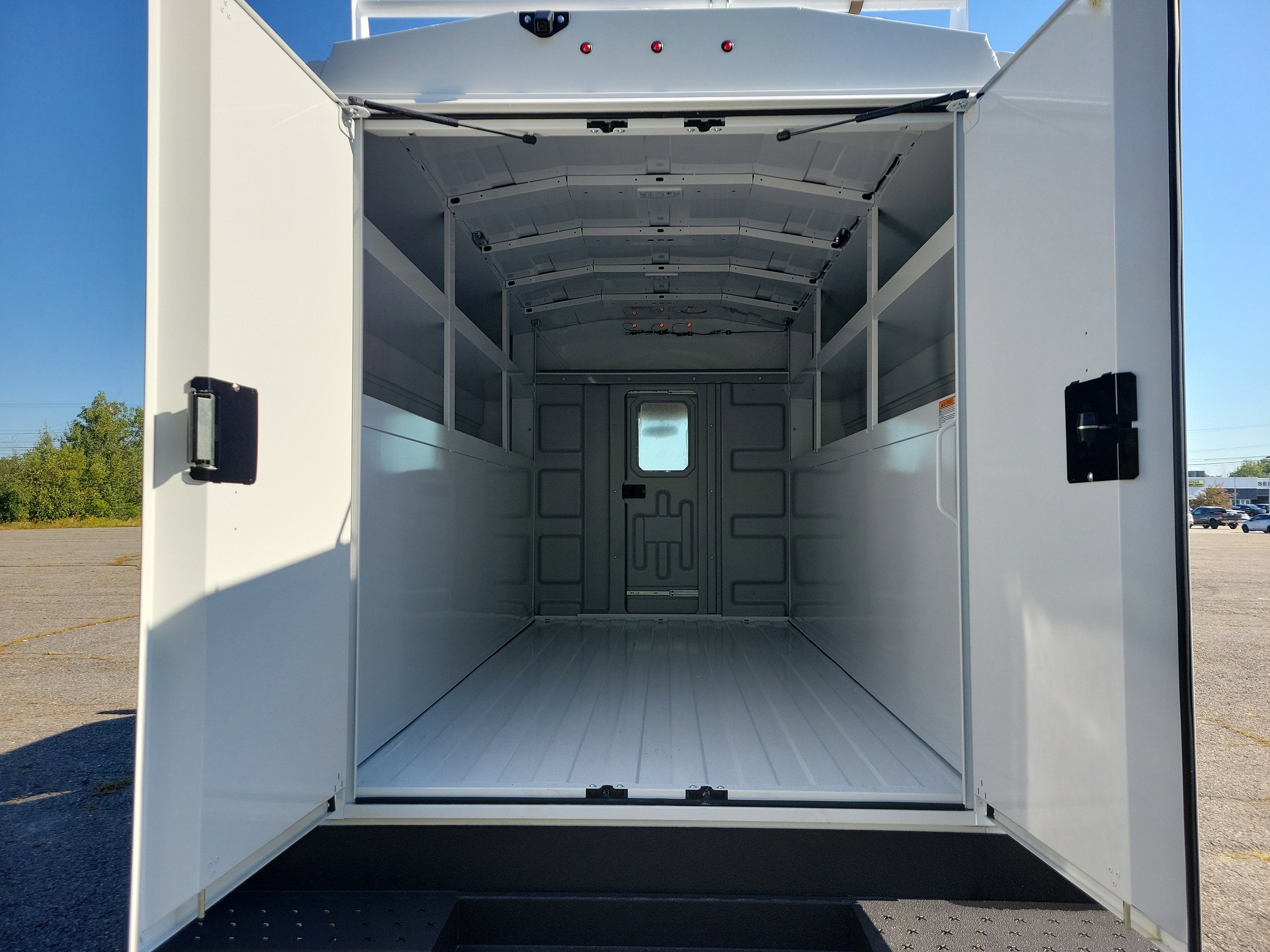 2025 GMC Savana Cutaway 3500 1WT