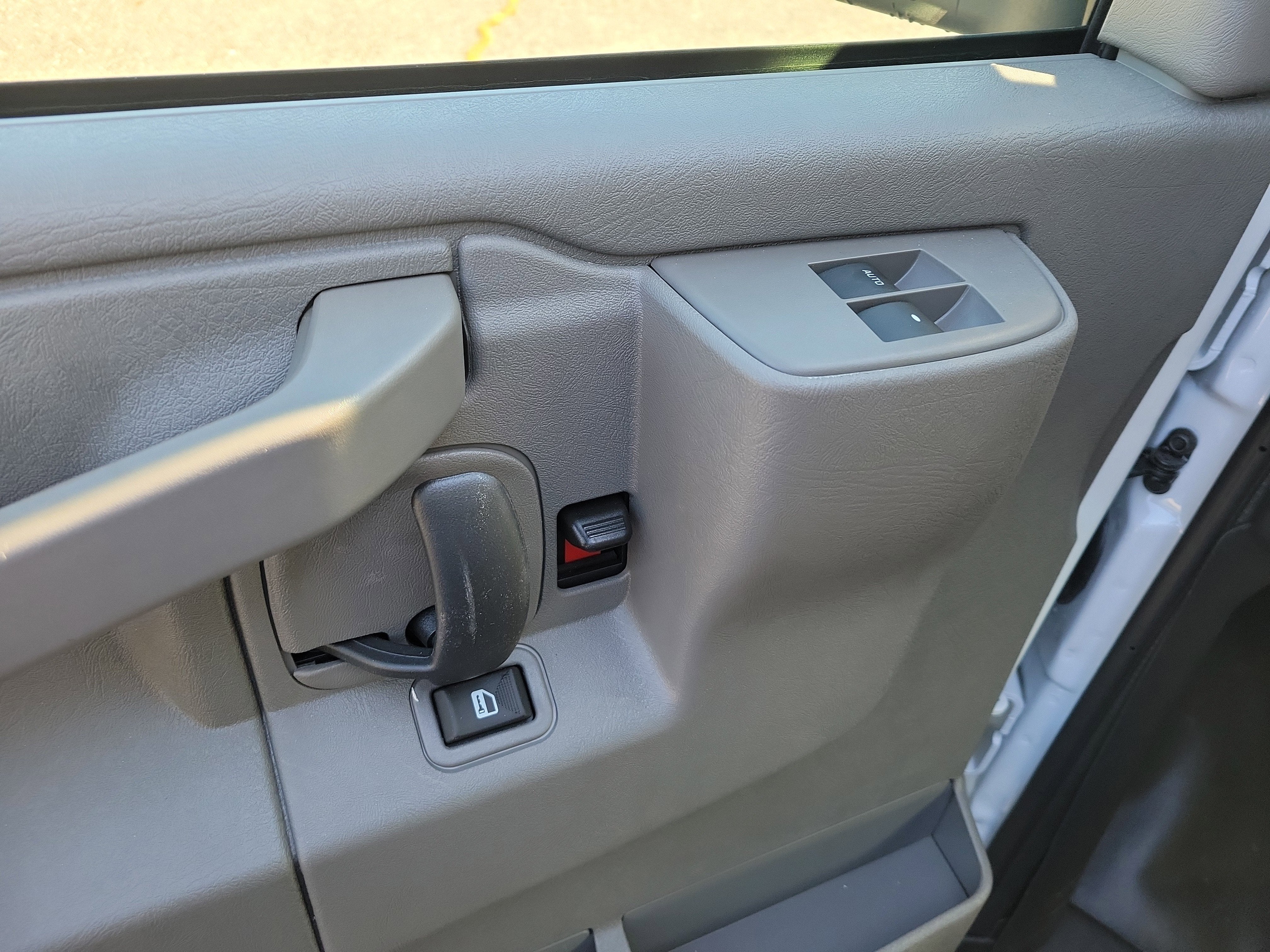 2025 GMC Savana Cutaway 3500 1WT