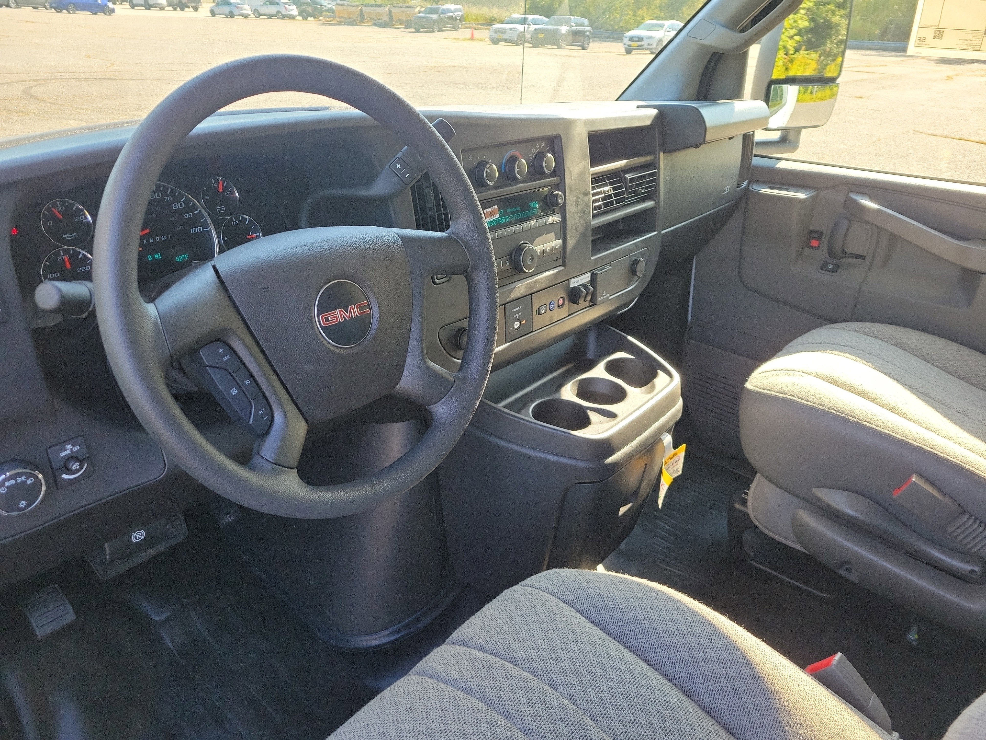 2025 GMC Savana Cutaway 3500 1WT