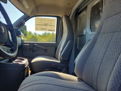 2025 GMC Savana Cutaway 3500 1WT