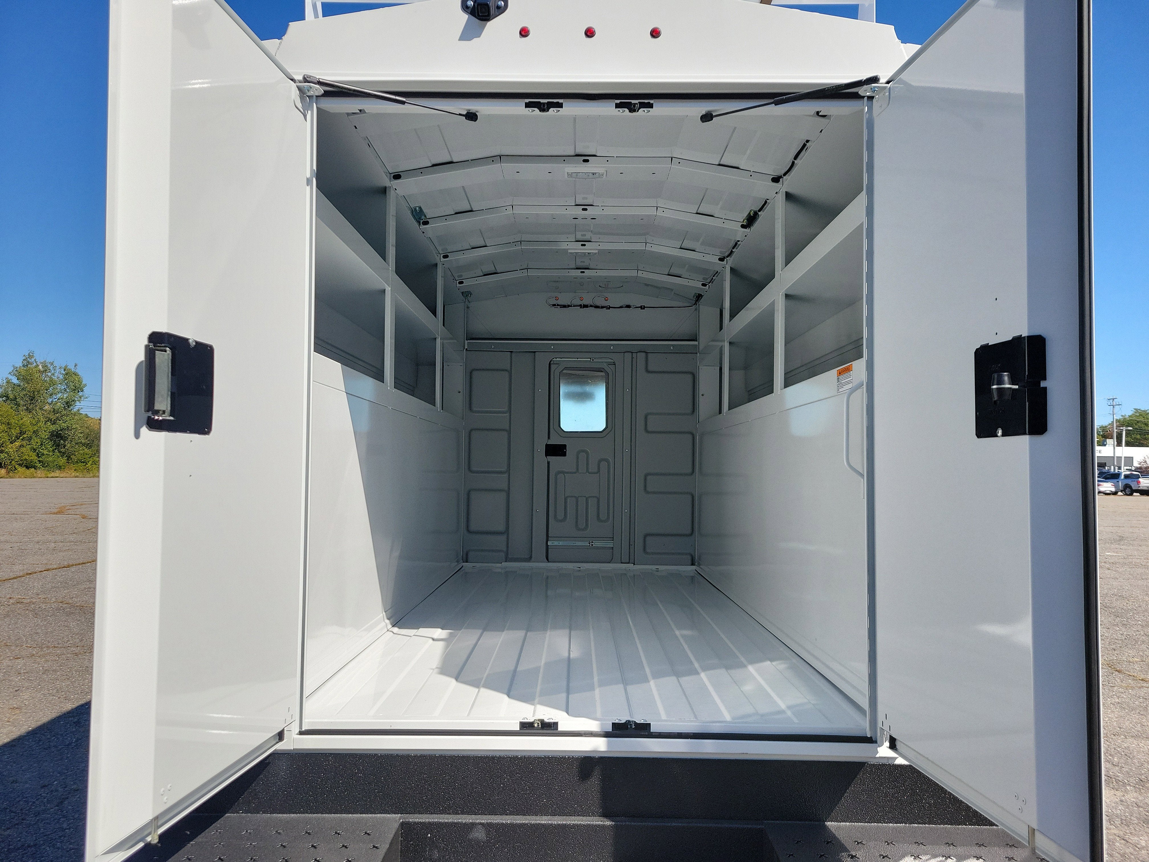 2025 GMC Savana Cutaway 3500 1WT