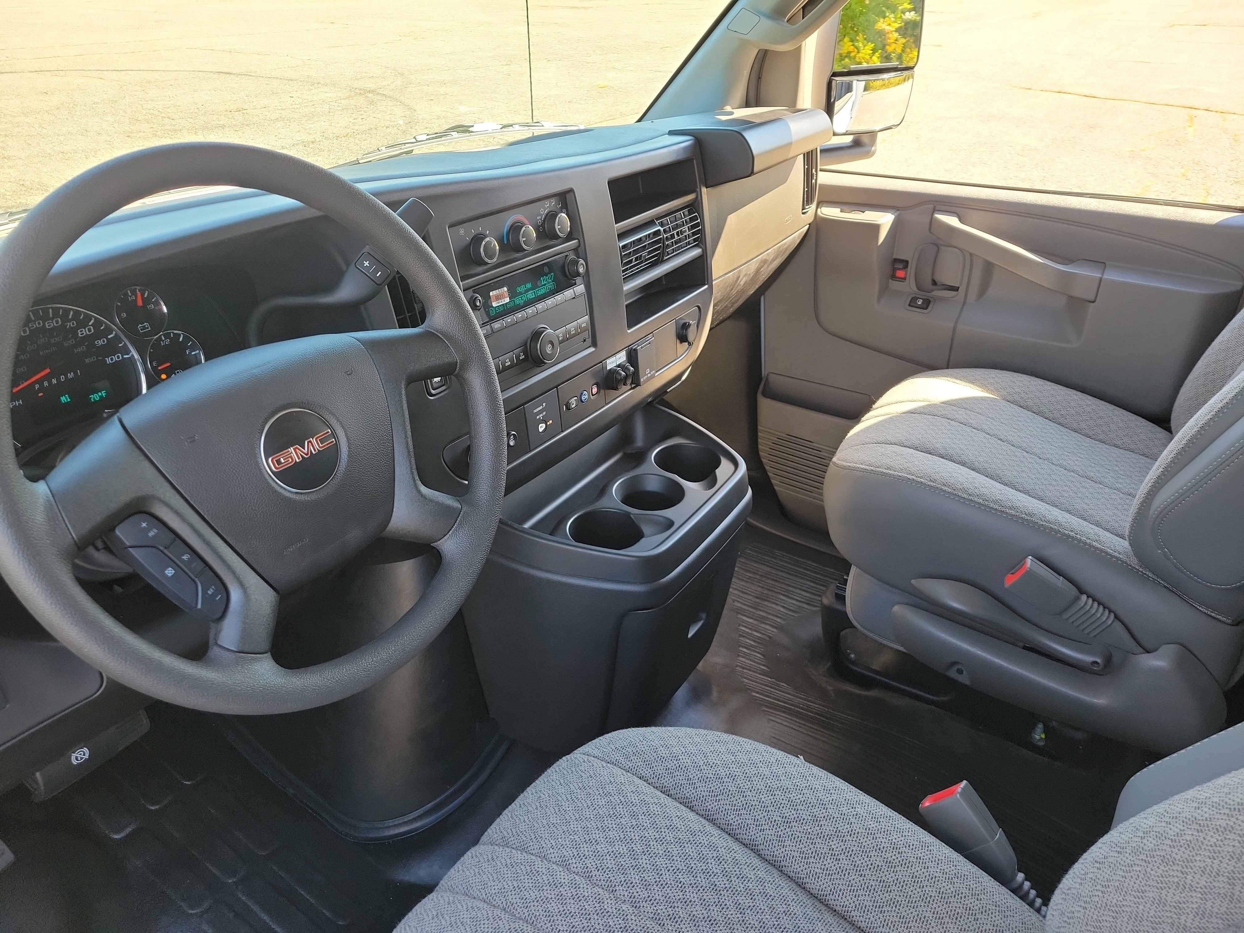 2025 GMC Savana Cutaway 3500 1WT