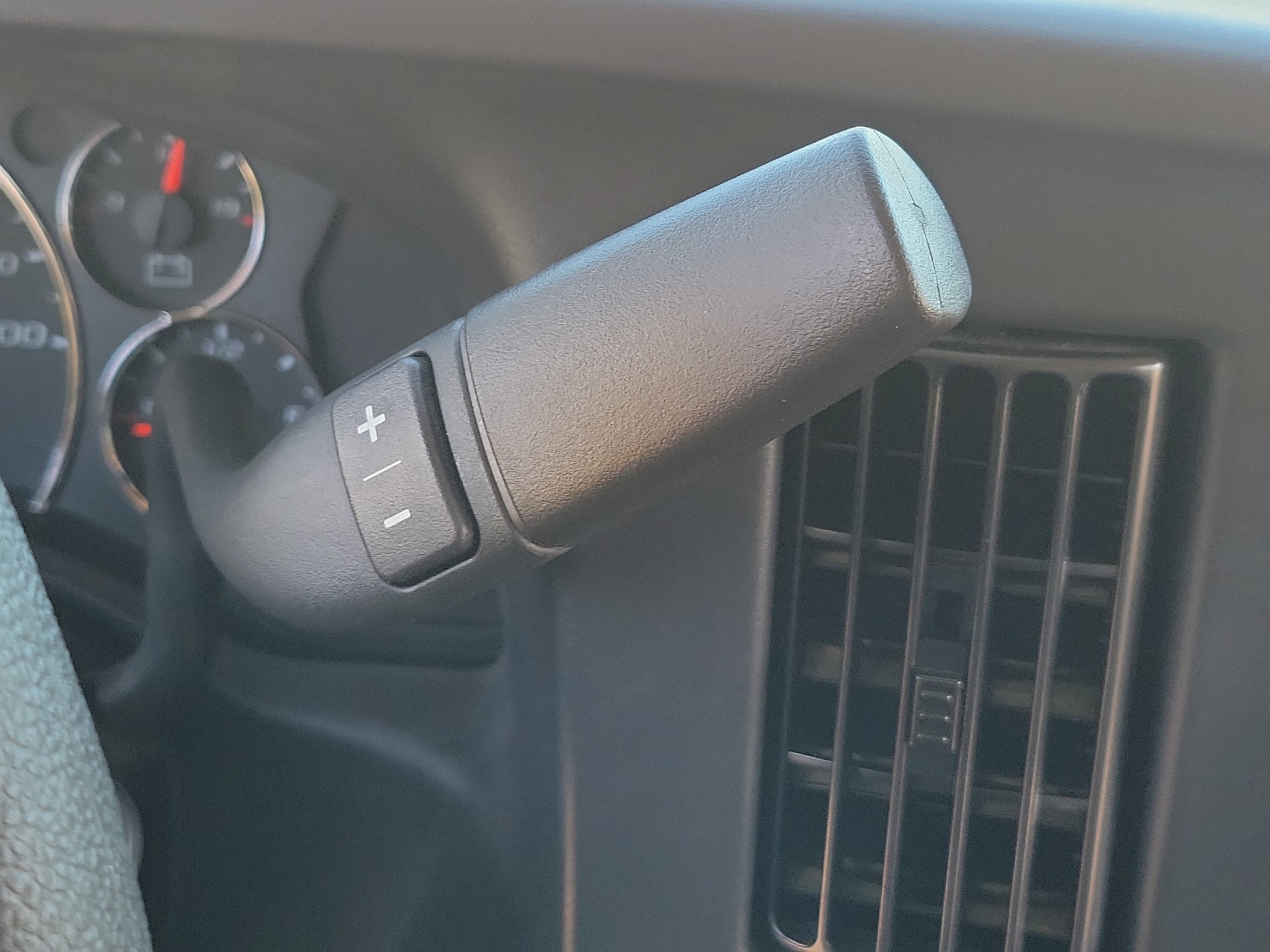 2025 GMC Savana Cutaway 3500 1WT