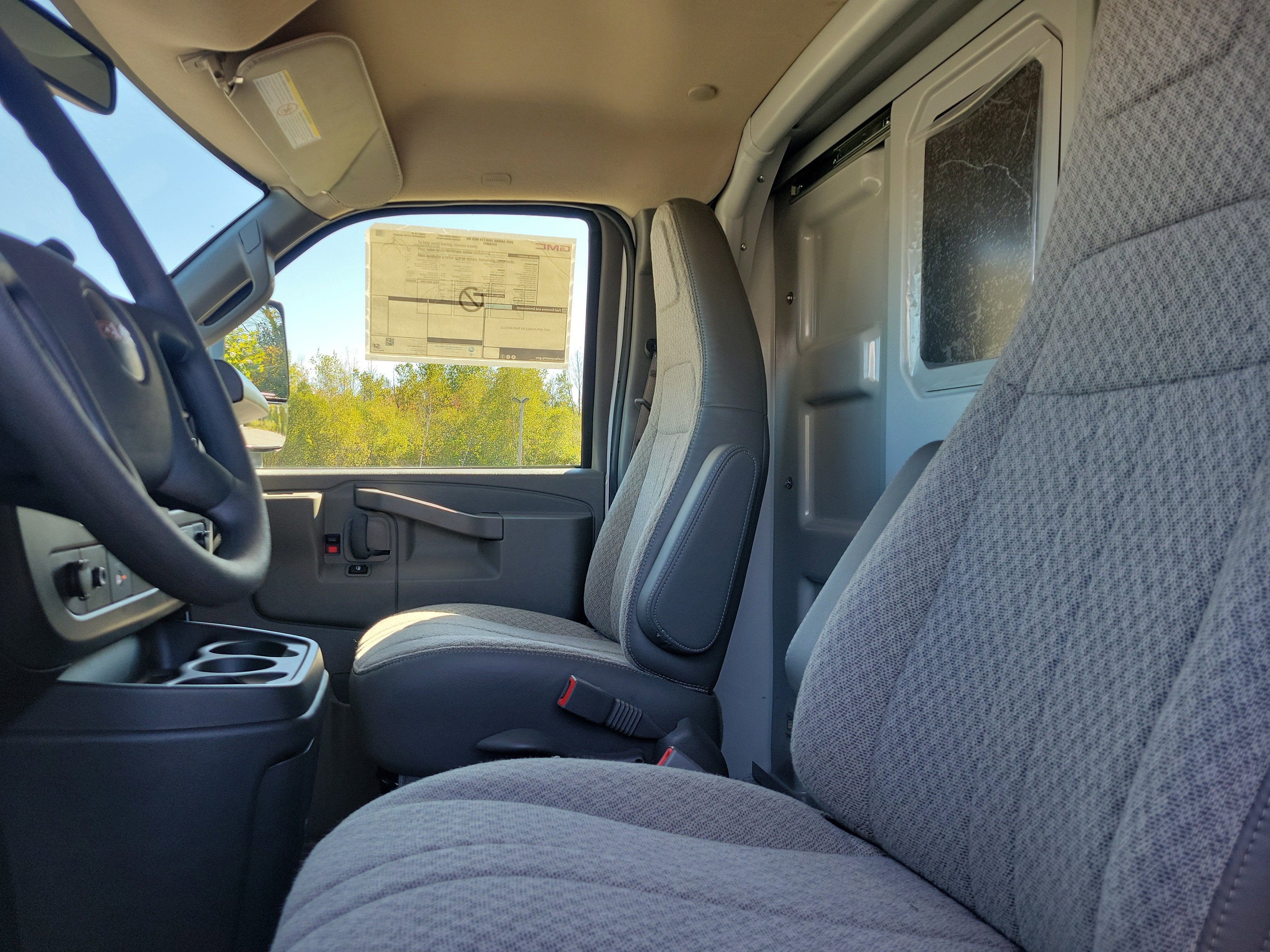 2025 GMC Savana Cutaway 3500 1WT