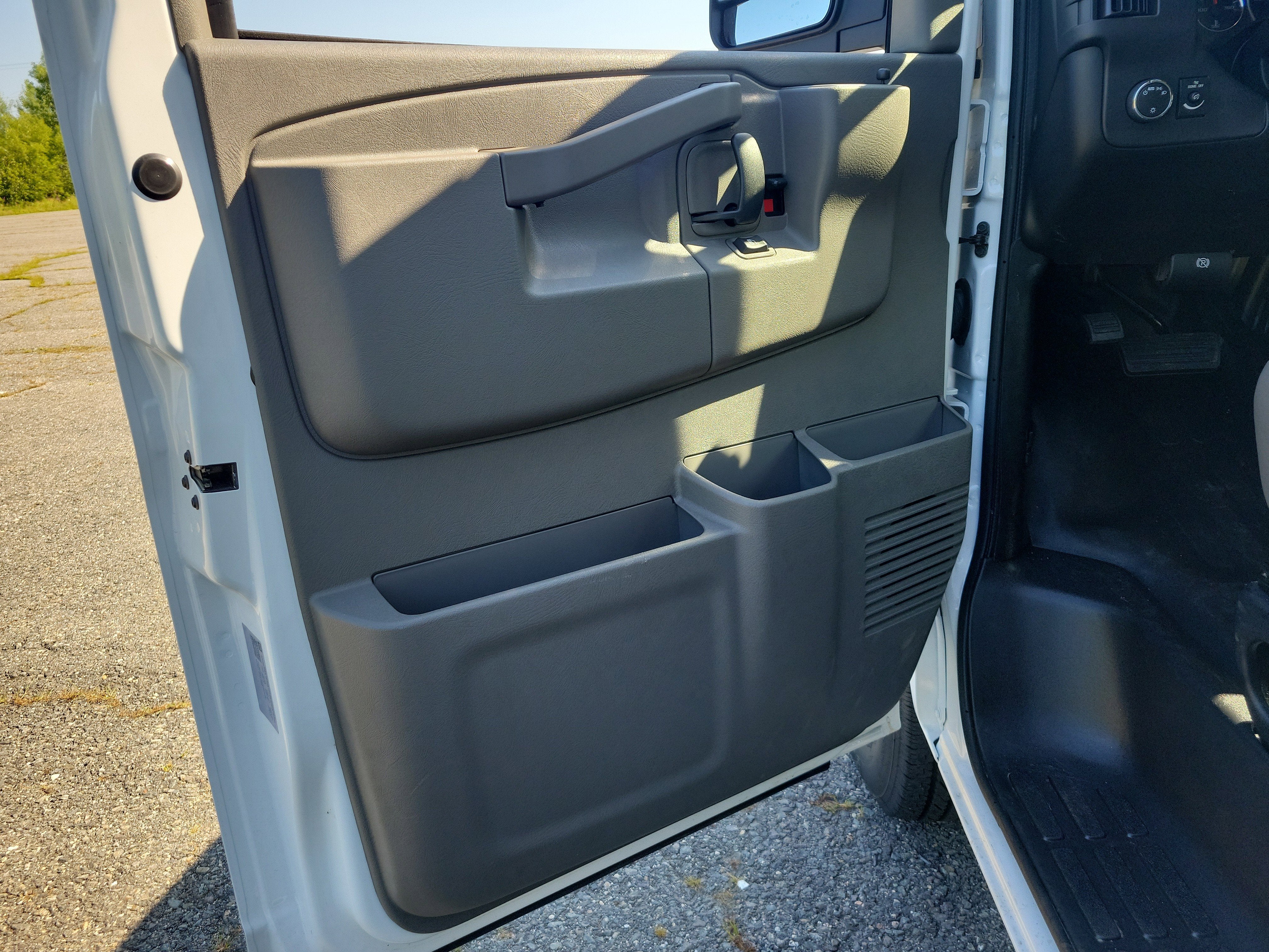 2025 GMC Savana Cutaway 3500 1WT