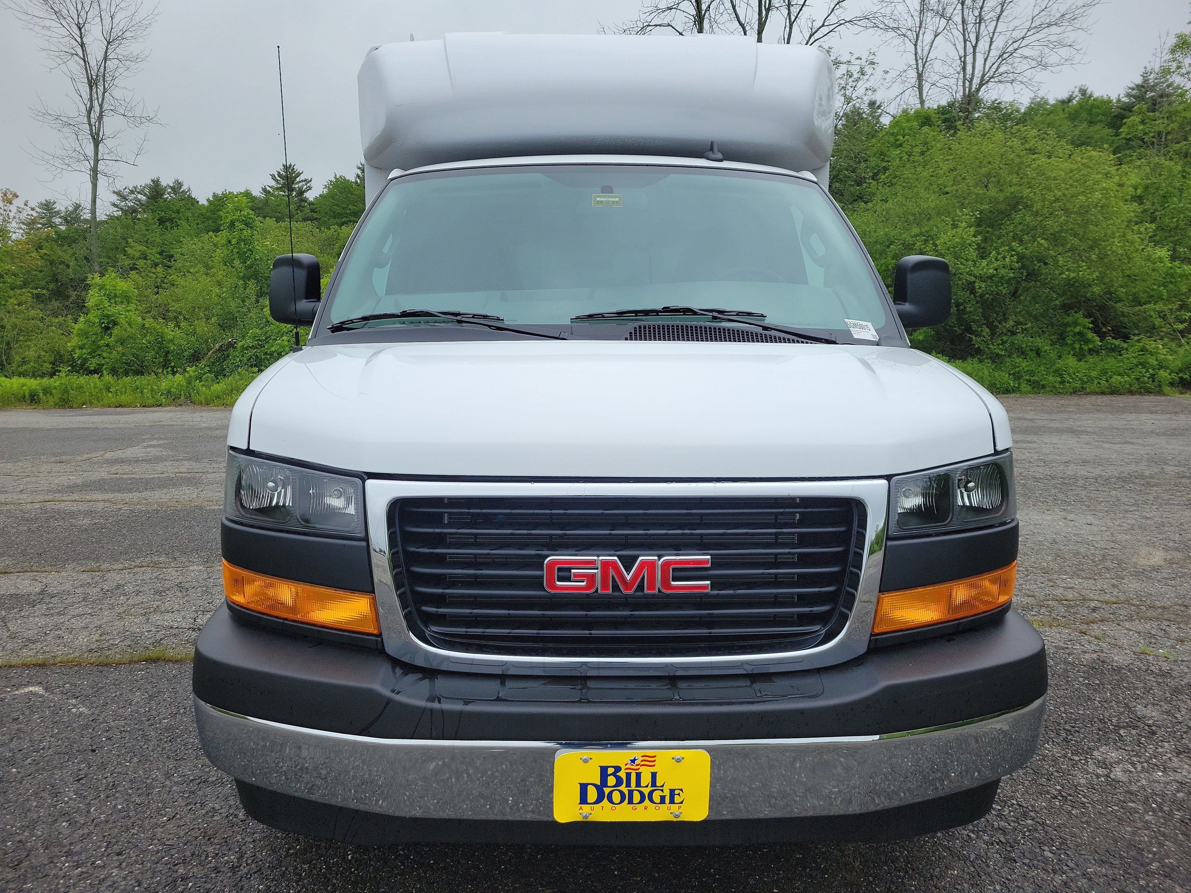 2025 GMC Savana Cutaway 3500 1WT