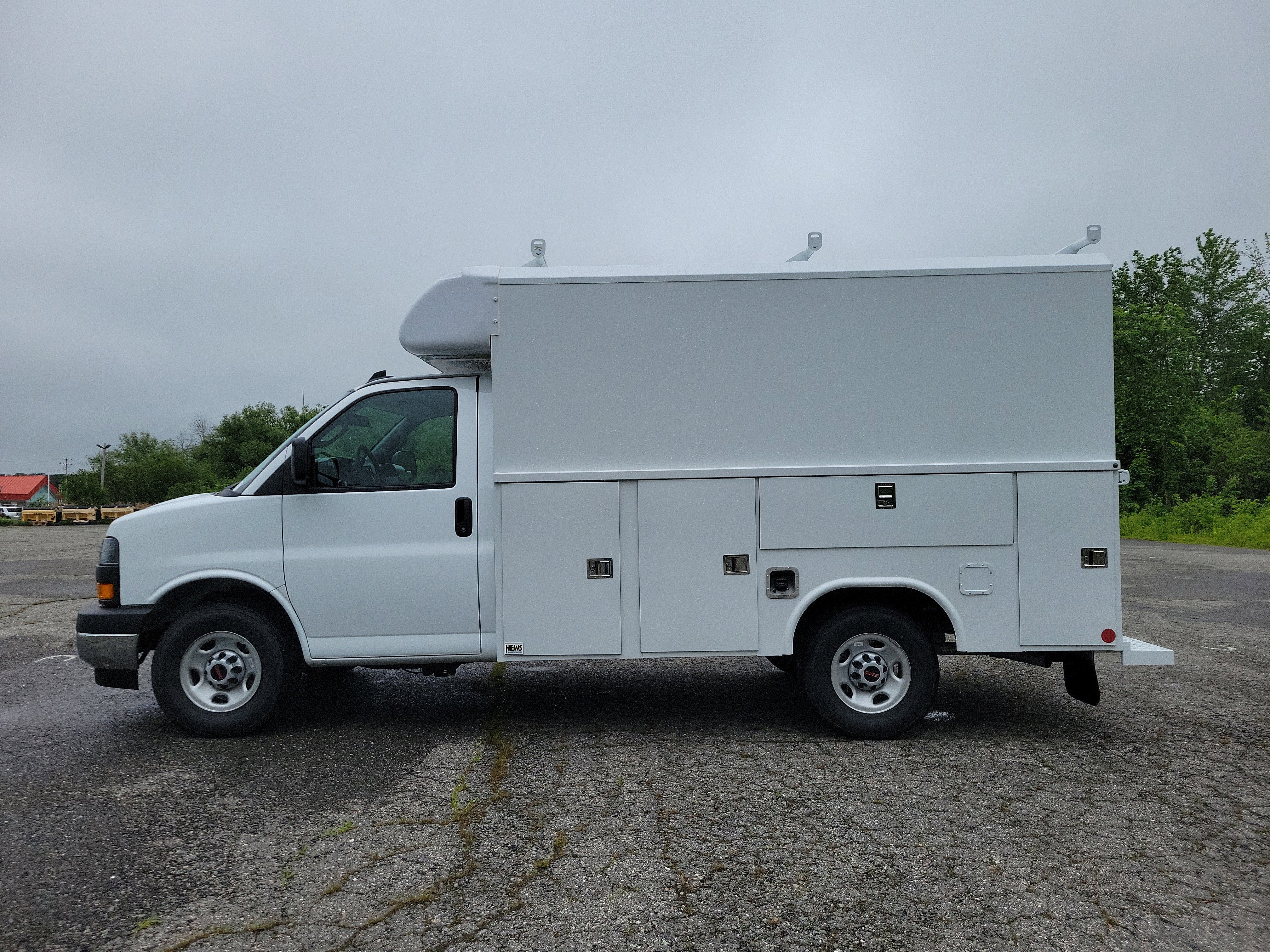2025 GMC Savana Cutaway 3500 1WT