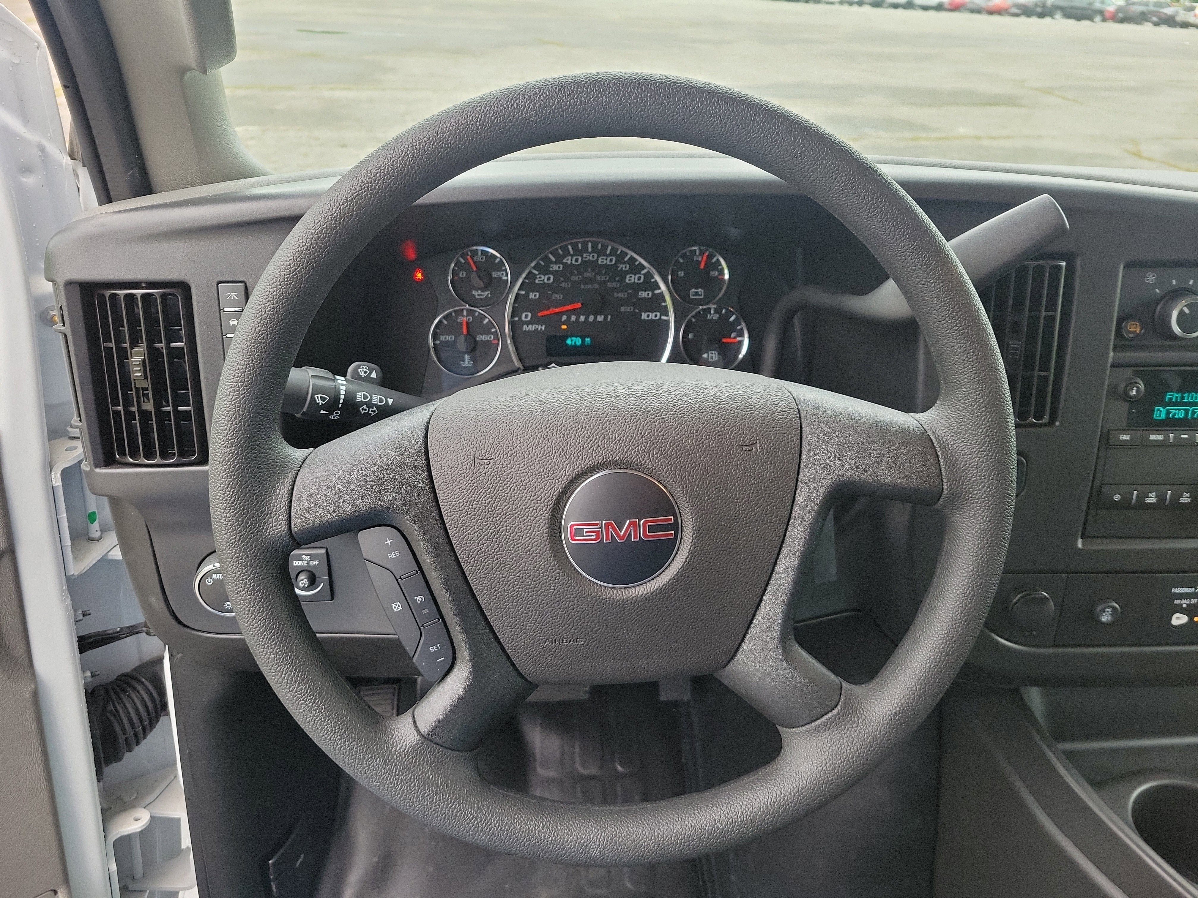 2025 GMC Savana Cutaway 3500 1WT