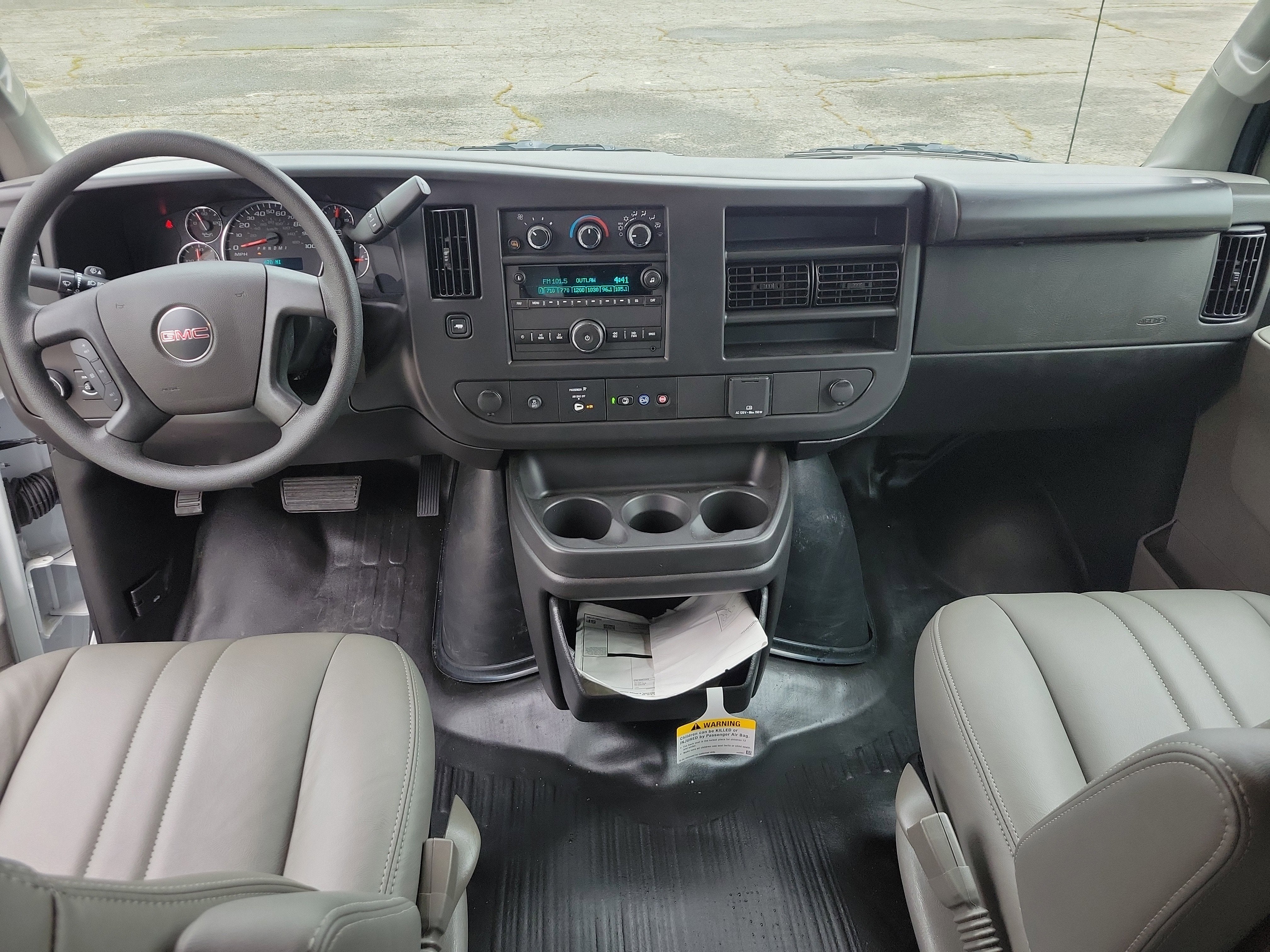 2025 GMC Savana Cutaway 3500 1WT