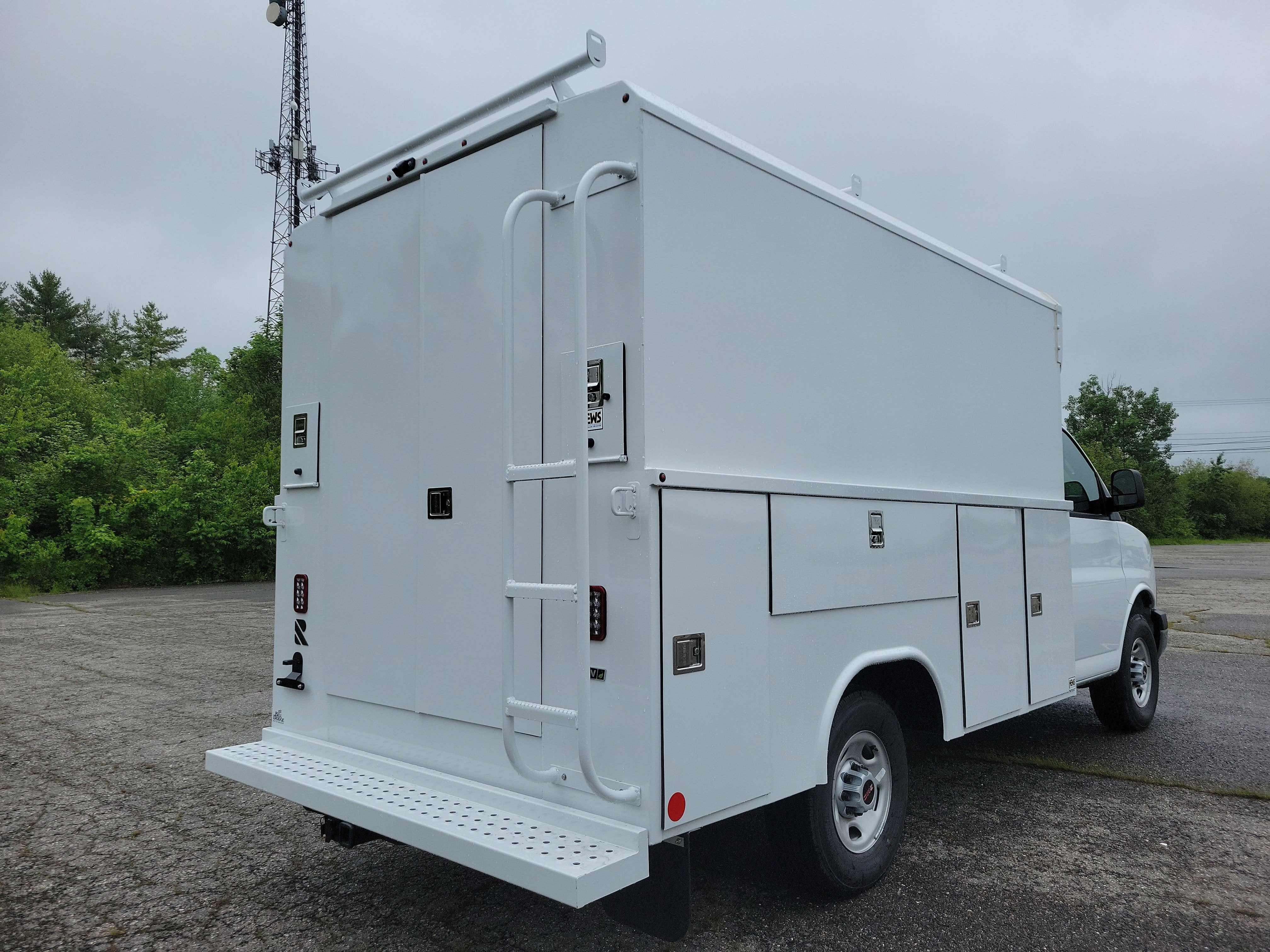 2025 GMC Savana Cutaway 3500 1WT