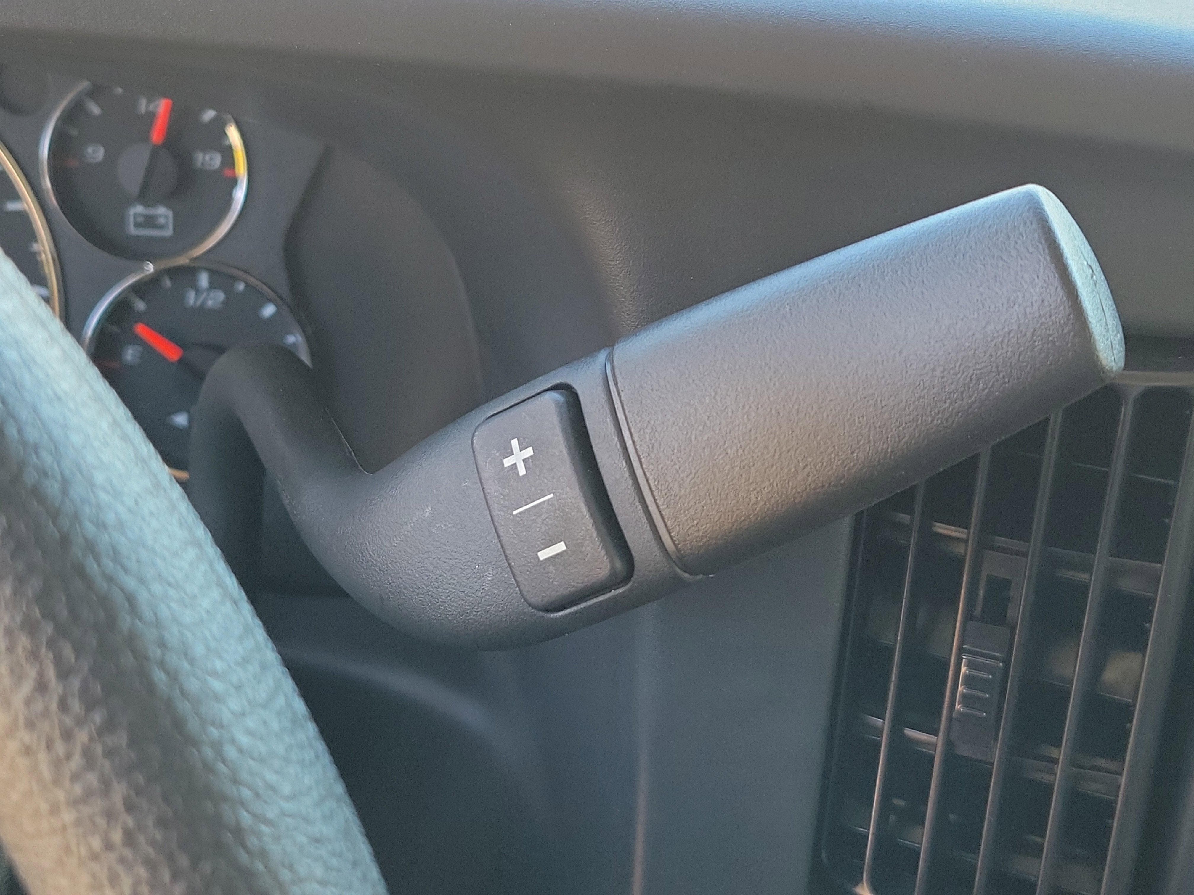 2025 GMC Savana Cutaway 3500 1WT