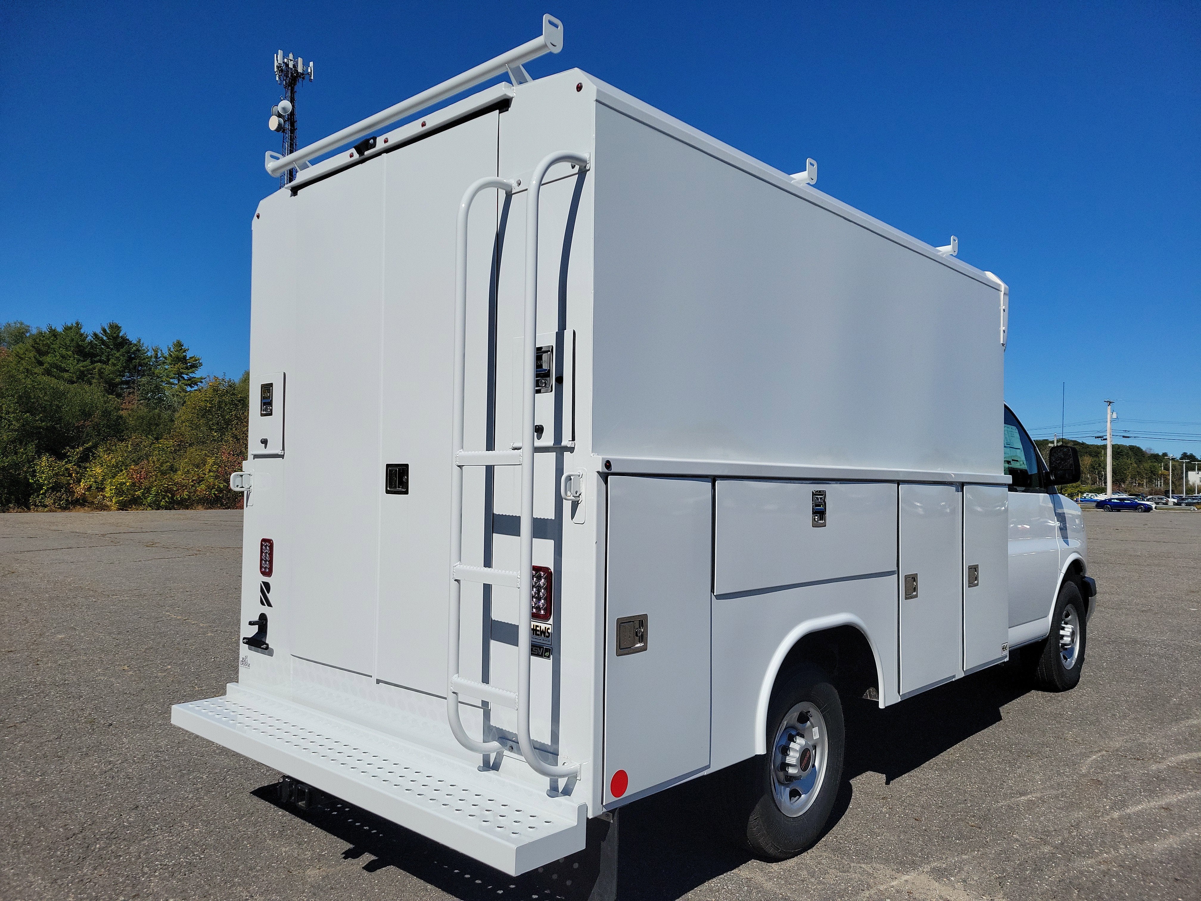 2025 GMC Savana Cutaway 3500 1WT