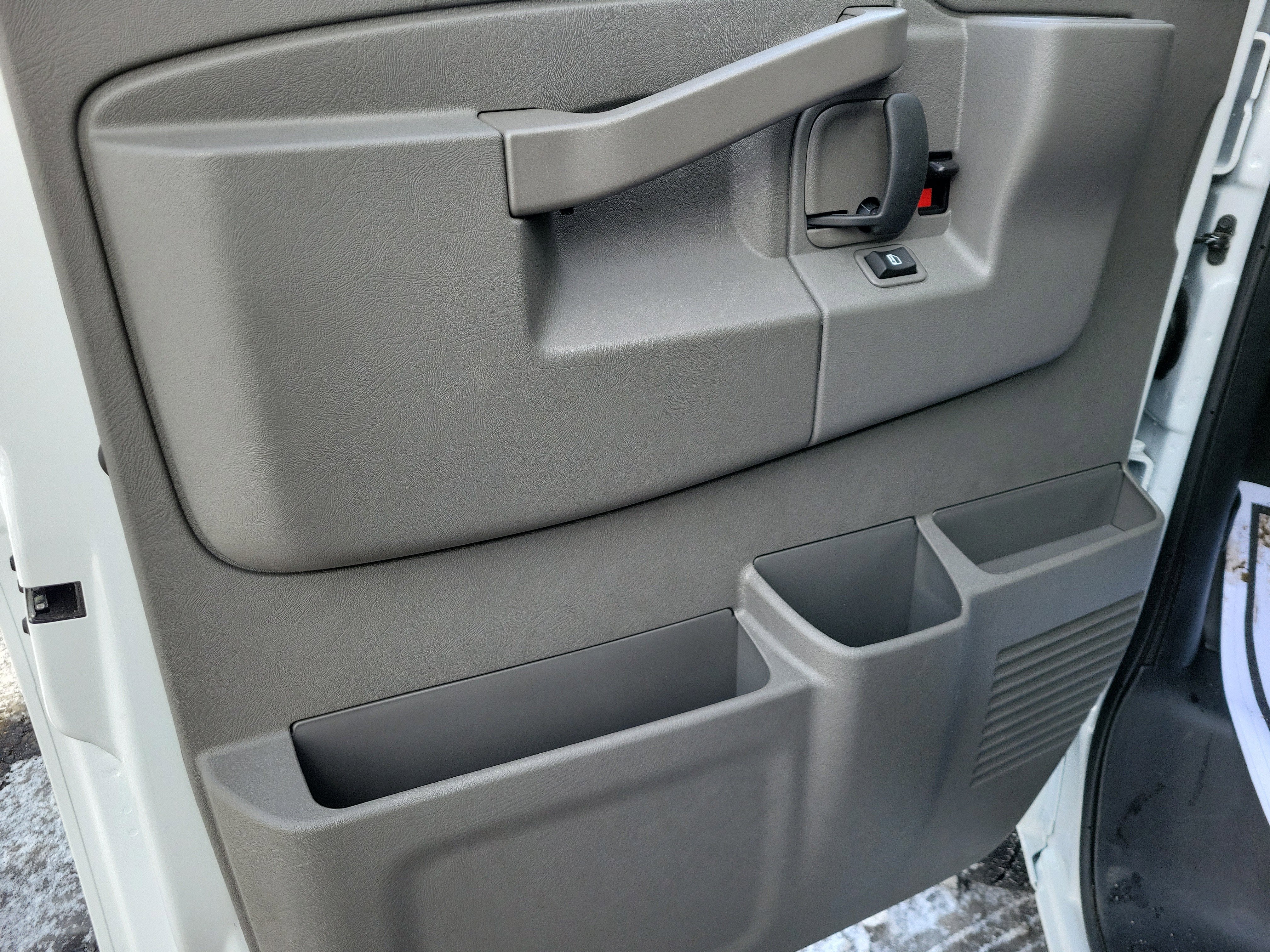 2025 GMC Savana Cutaway 3500 1WT