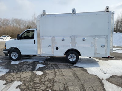 2025 GMC Savana Cutaway 3500 1WT