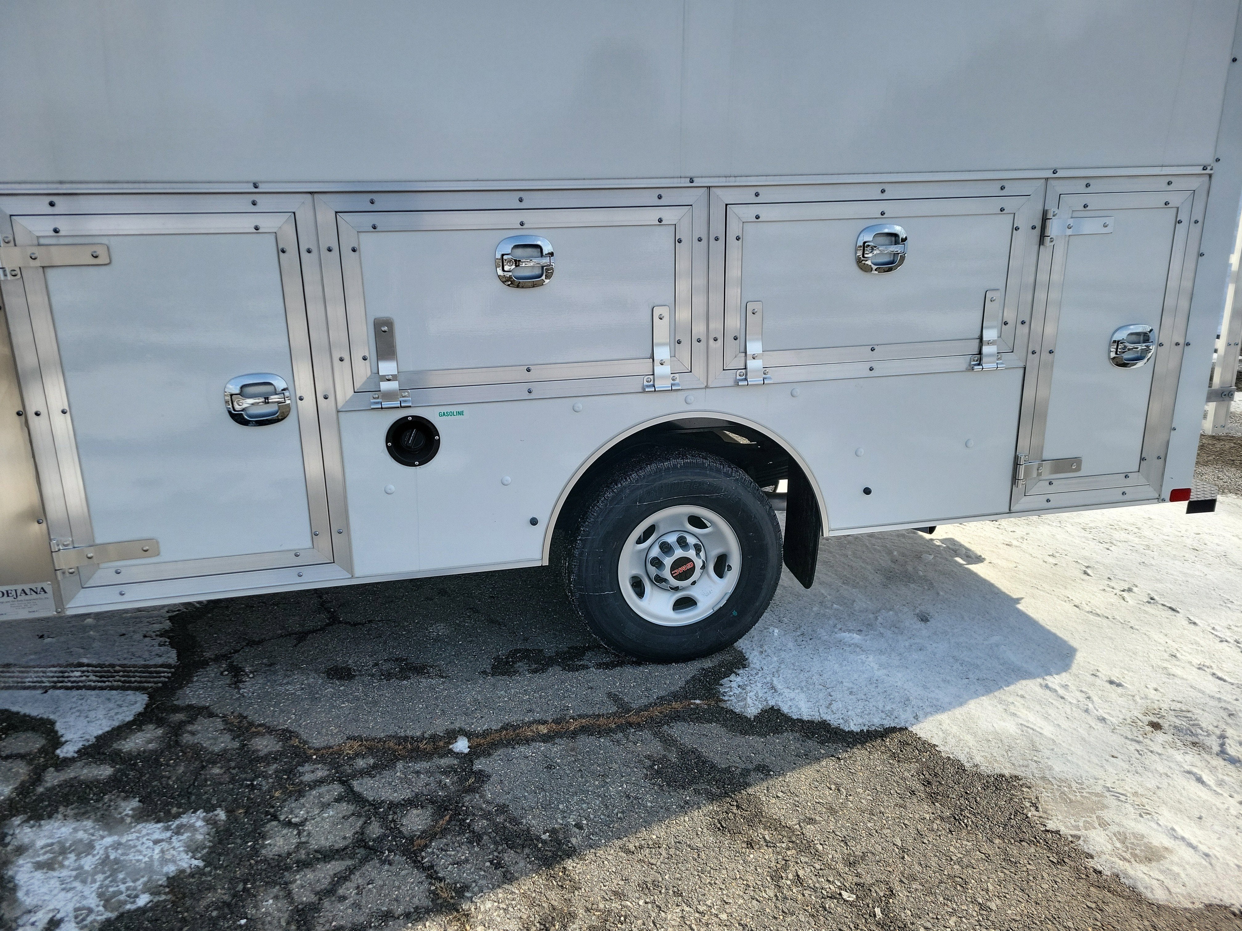 2025 GMC Savana Cutaway 3500 1WT