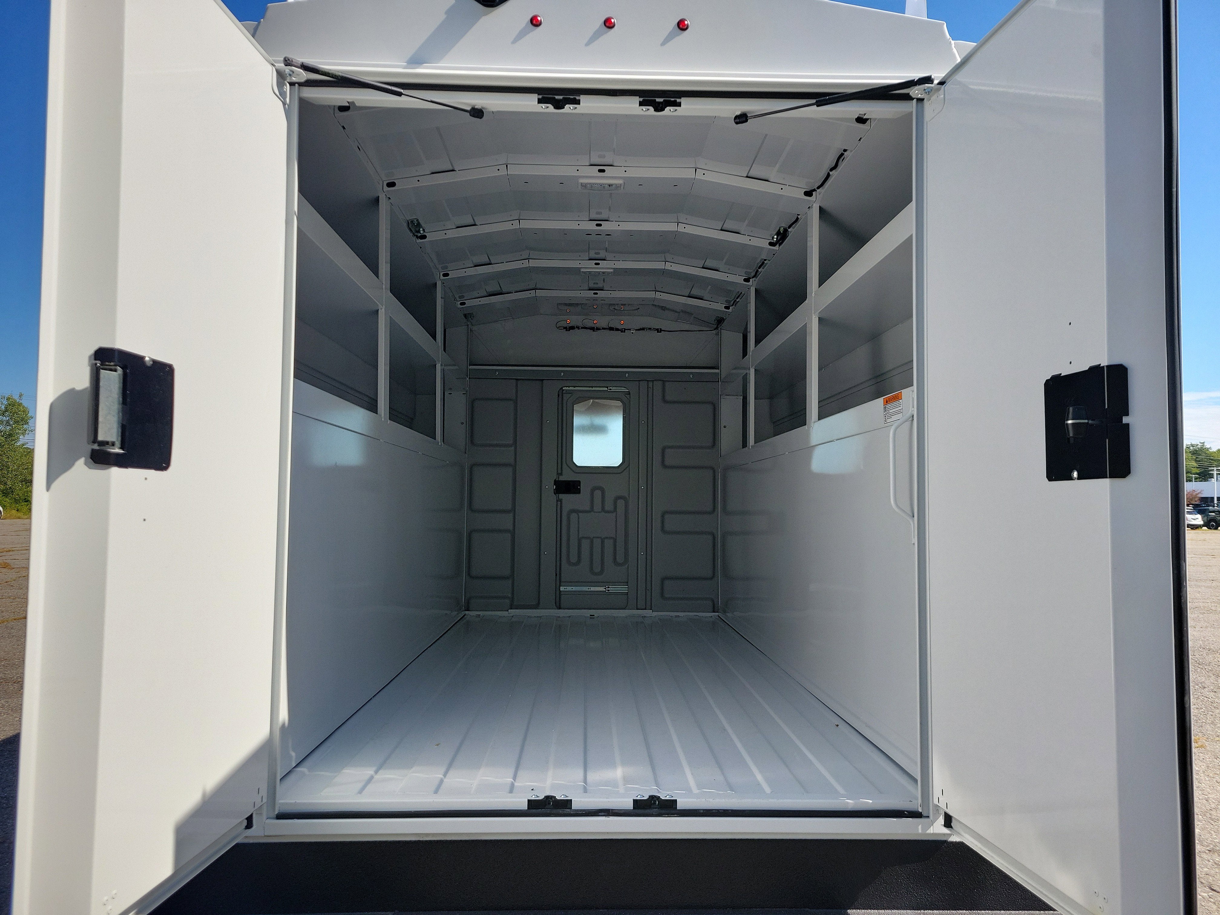 2025 GMC Savana Cutaway 3500 1WT