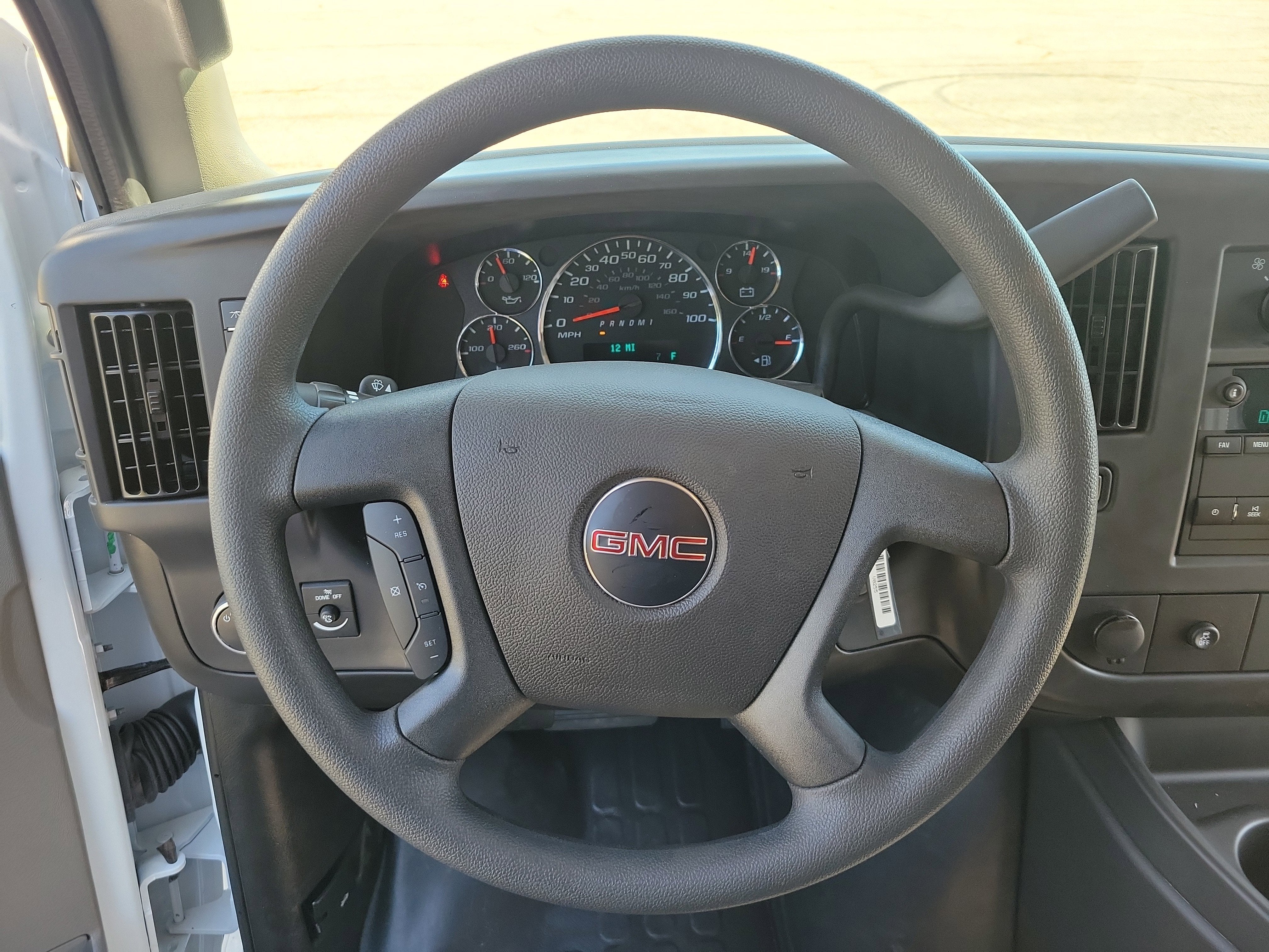 2025 GMC Savana Cutaway 3500 1WT