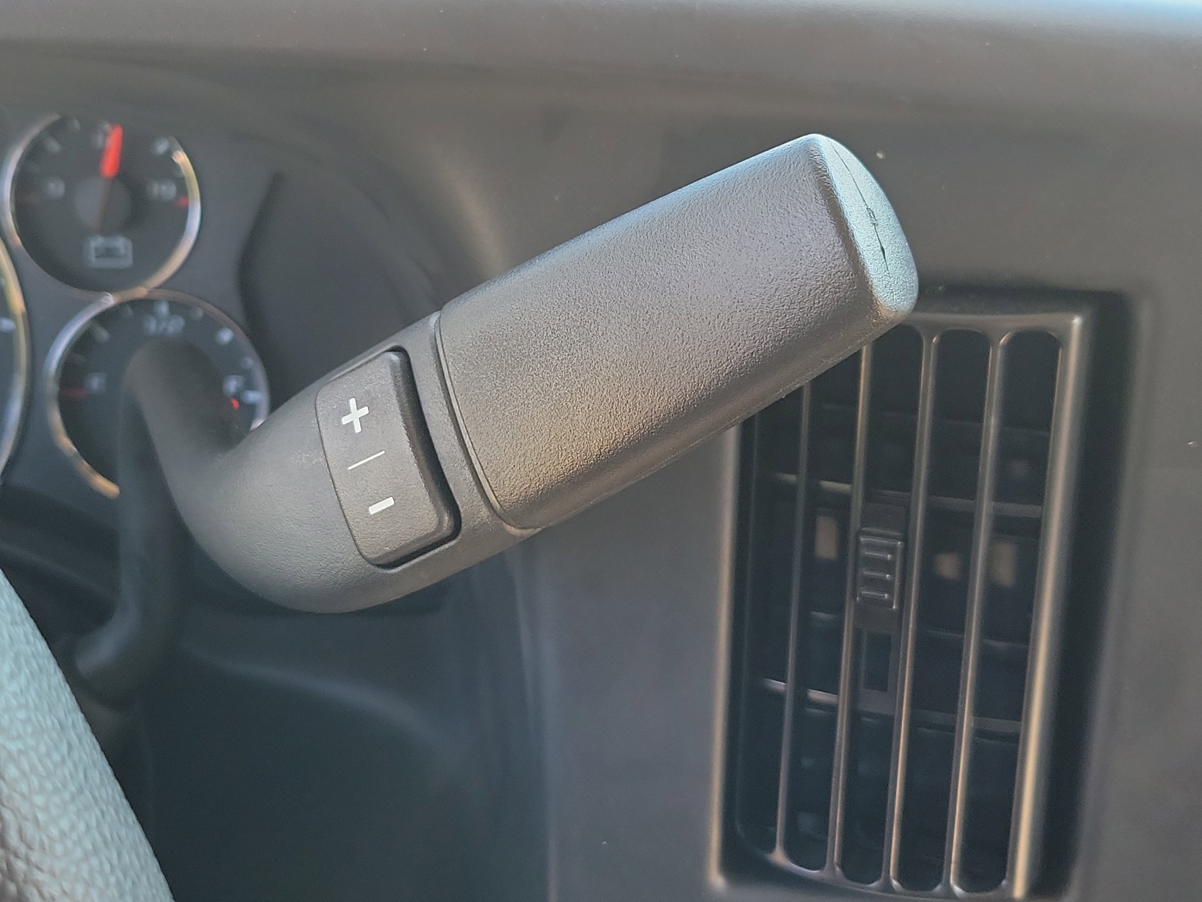 2025 GMC Savana Cutaway 3500 1WT