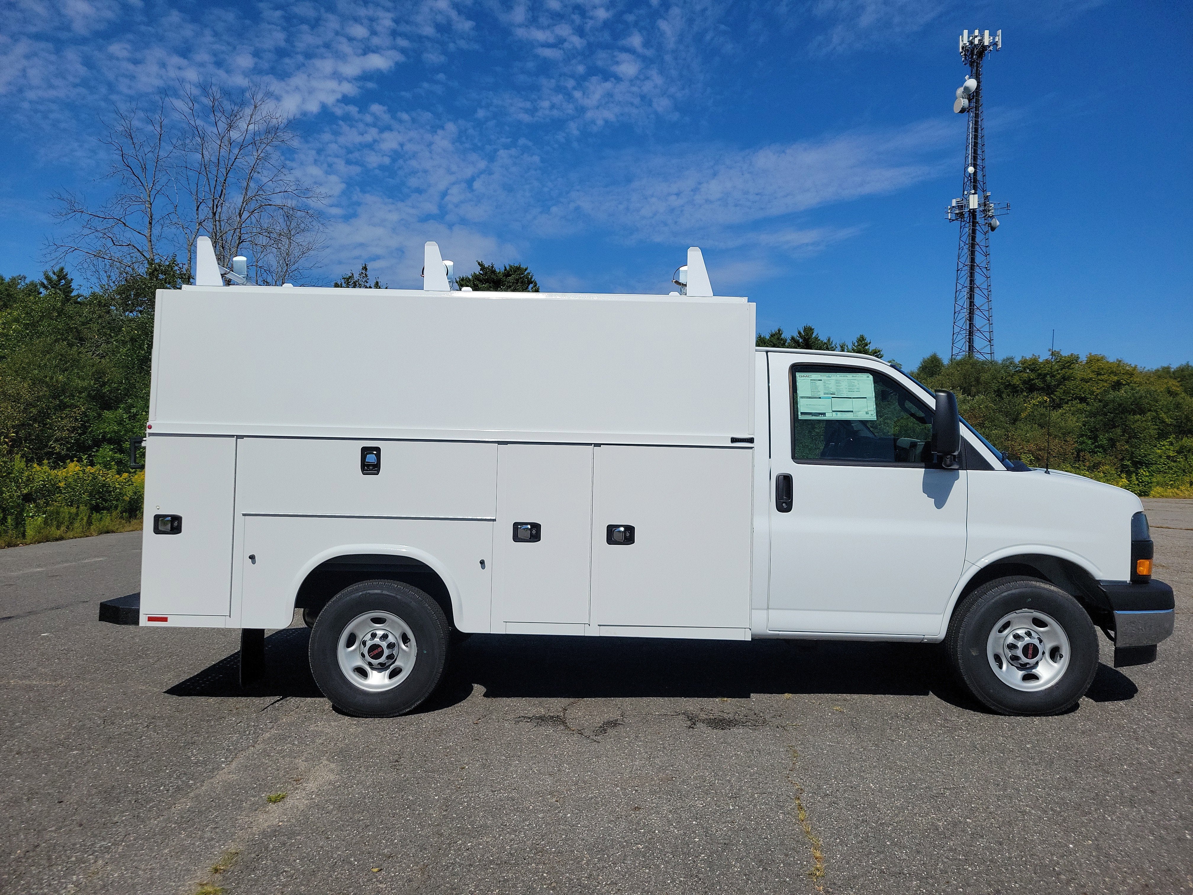 2025 GMC Savana Cutaway 3500 1WT